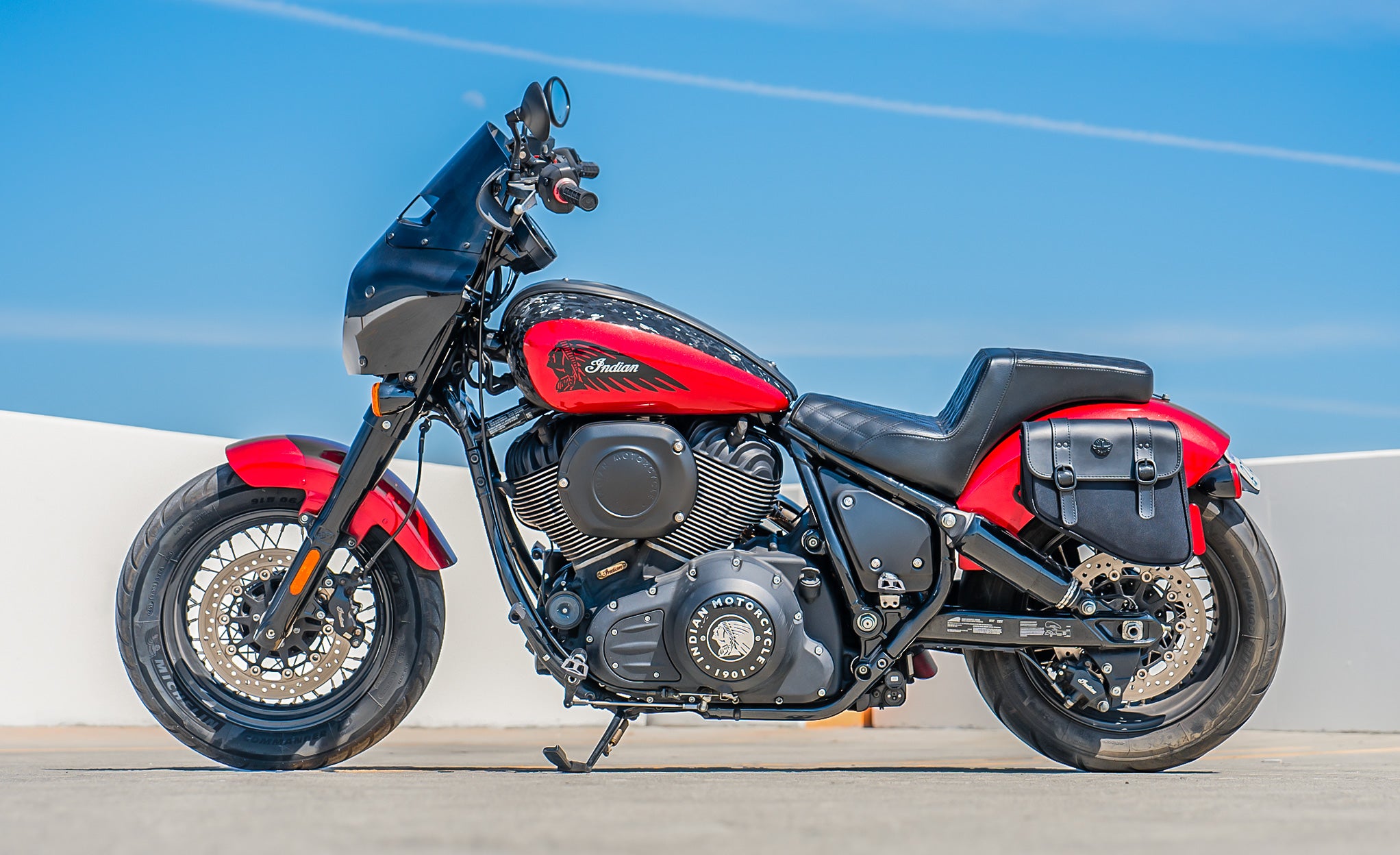 8L - Pony Indian Chief Leather Motorcycle Saddlebags Lifestyle @expand