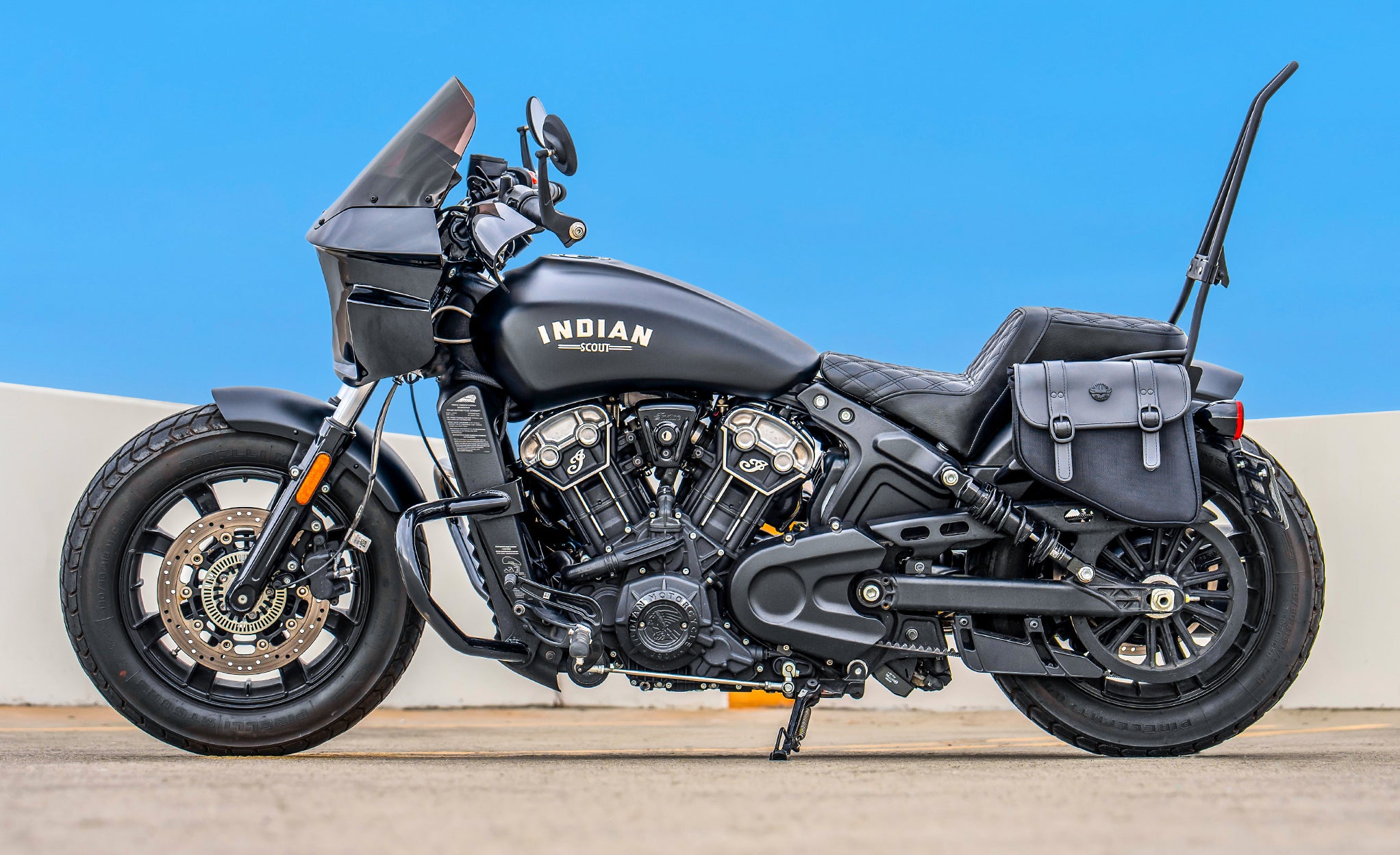 8L - Pony Indian Scout Bobber Leather Saddlebags Lifestyle @expand