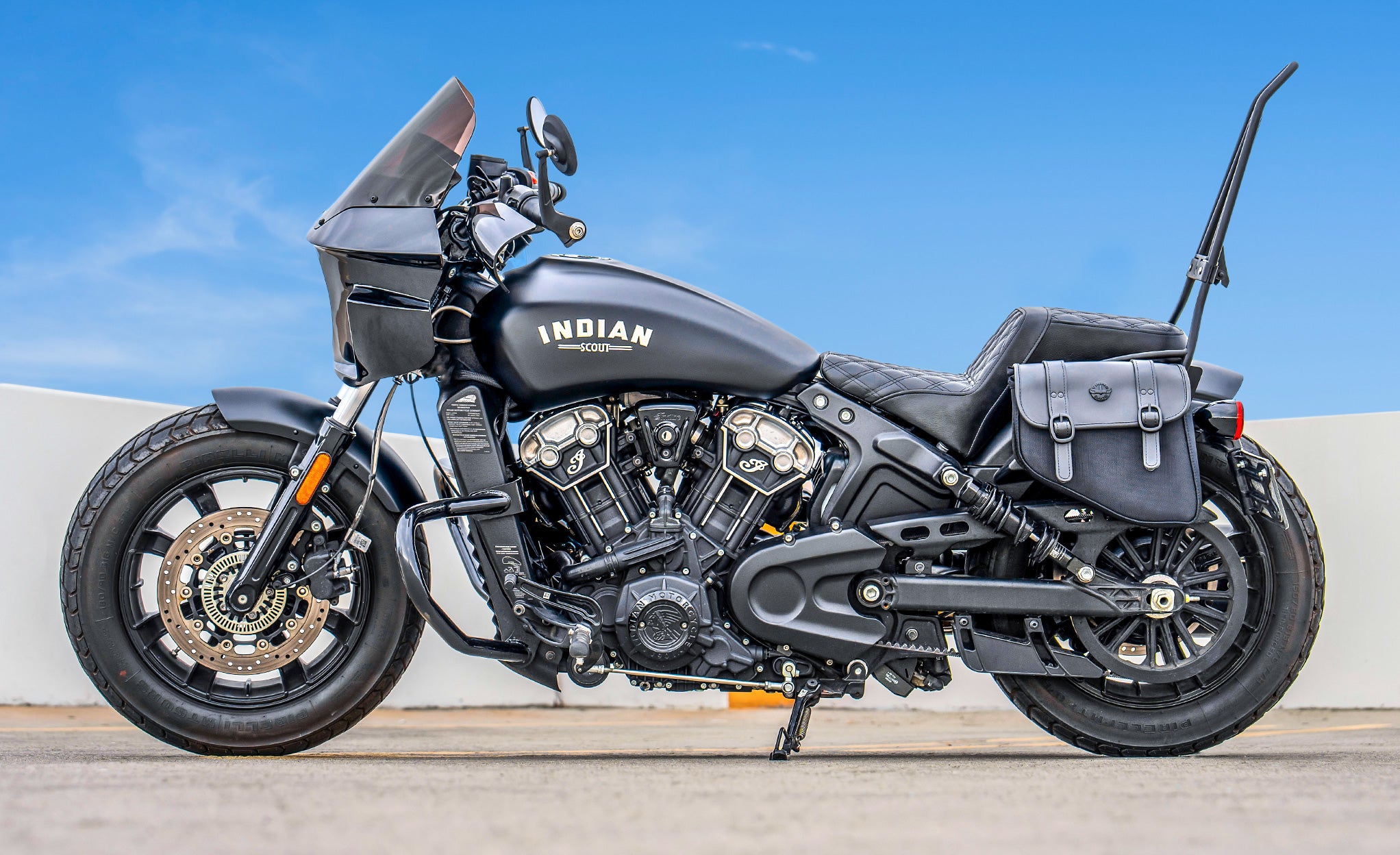 8L - Pony Indian Scout Bobber Twenty Leather Saddlebags Lifestyle @expand