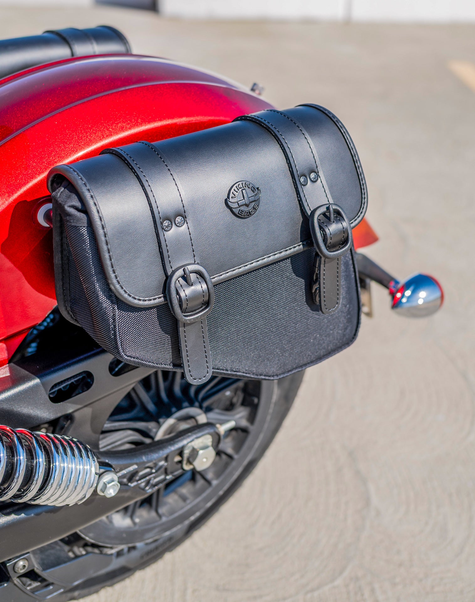 8L - Pony Indian Scout Classic 2025+ Leather Motorcycle Saddlebags Lifestyle