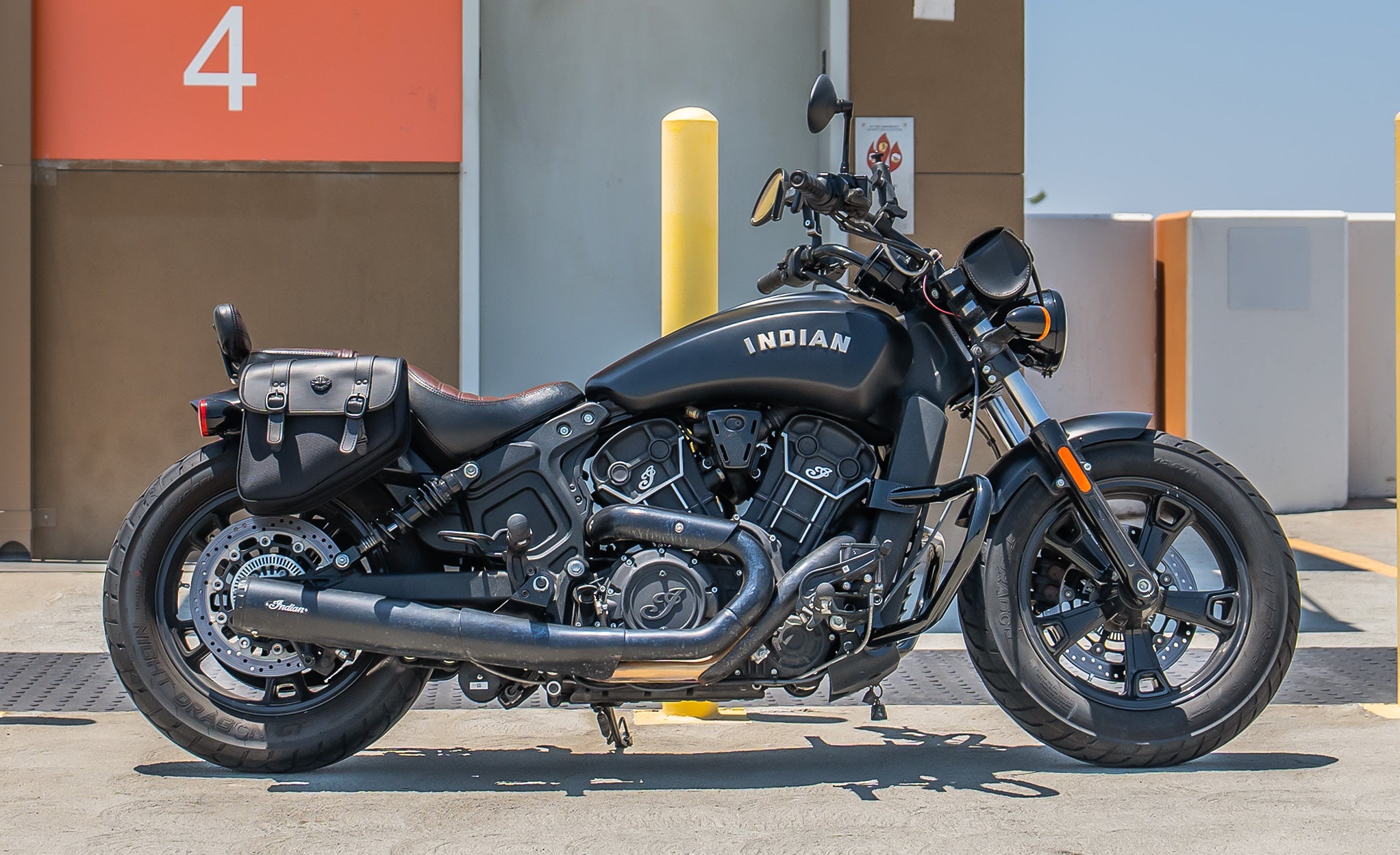 8L - Pony Indian Scout Rogue Leather Saddlebags Lifestyle @expand