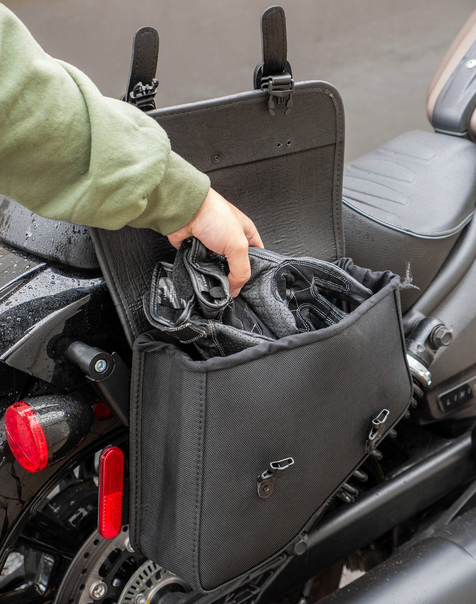 8L - Pony Indian Sport Scout Leather Motorcycle Saddlebags Life style