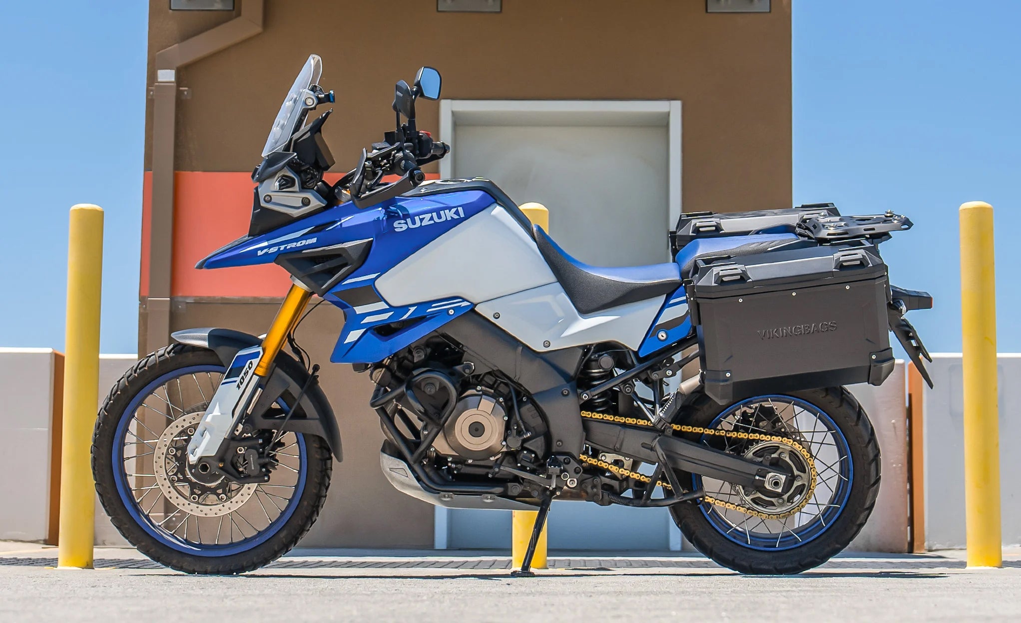 45L - Apex XL Suzuki V-Strom 1050 Aluminum Side Cases Black Lifestyle @expand