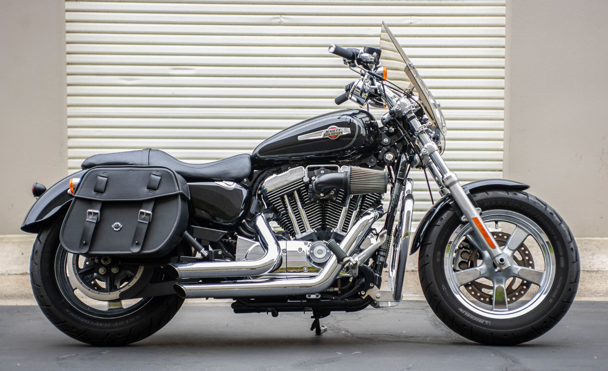 25L - Arch Large Shock Cutout Leather Motorcycle Saddlebags for Harley Sportster 1200 Custom XL1200C/XLH1200C Life Style Photo @expand