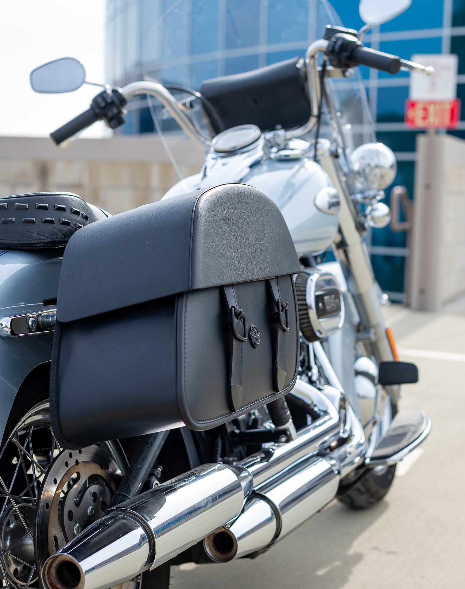 Viking Baelor Medium Leather Motorcycle Saddlebags For Harley Davidson Softail Heritage Flst I C Ci Hard Shell Construction