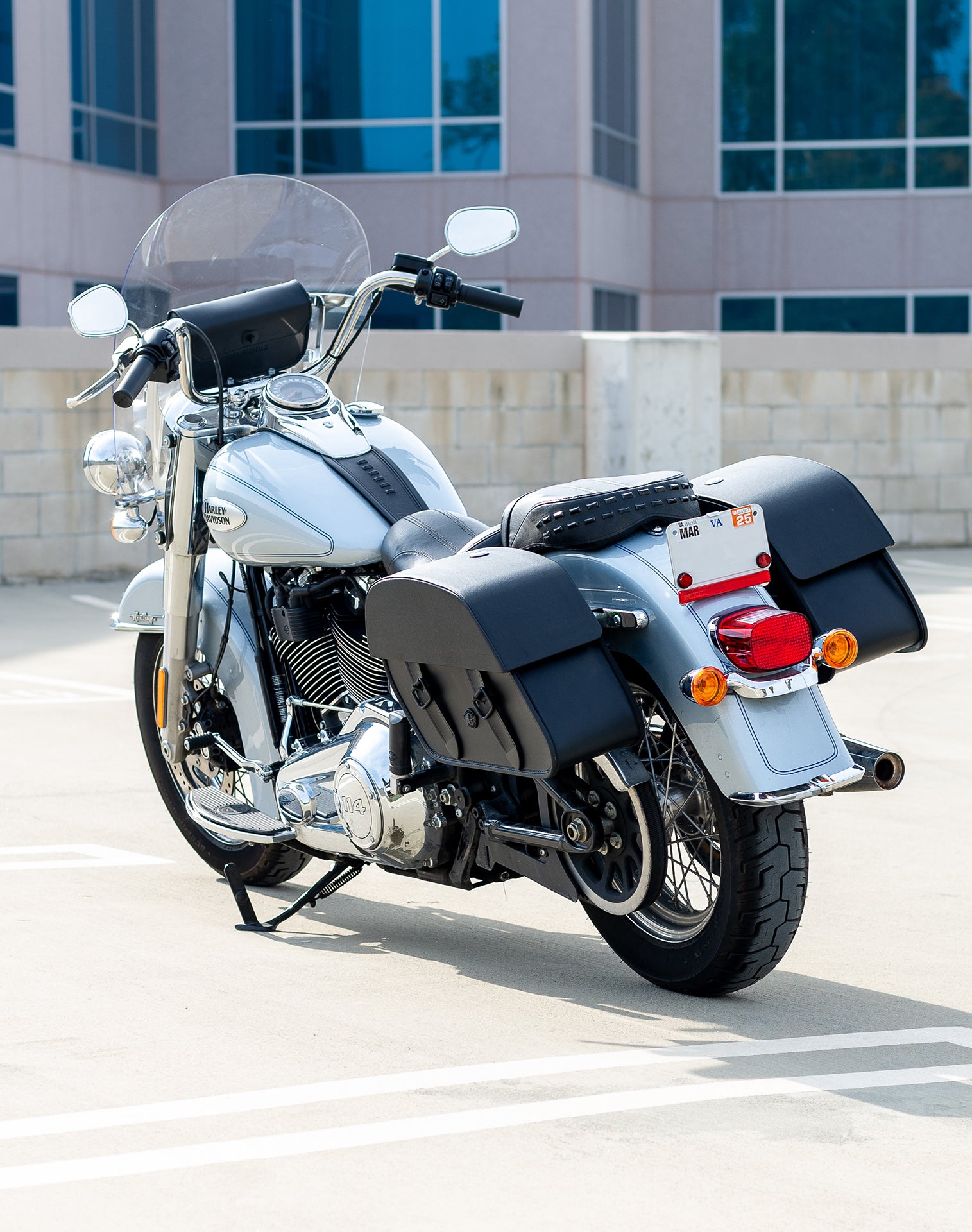 Viking Baelor Medium Leather Motorcycle Saddlebags For Harley Davidson Softail Heritage Flst I C Ci are Durable