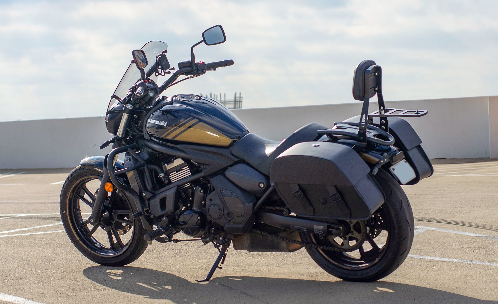 Viking Baelor Medium Kawasaki Vulcan S Leather Motorcycle Saddlebags @expand