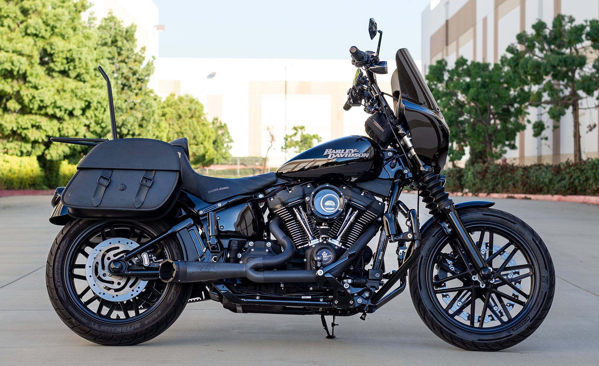 Viking Baelor Medium Leather Motorcycle Saddlebags For Harley Davidson Softail Street Bob Fxbb @expand