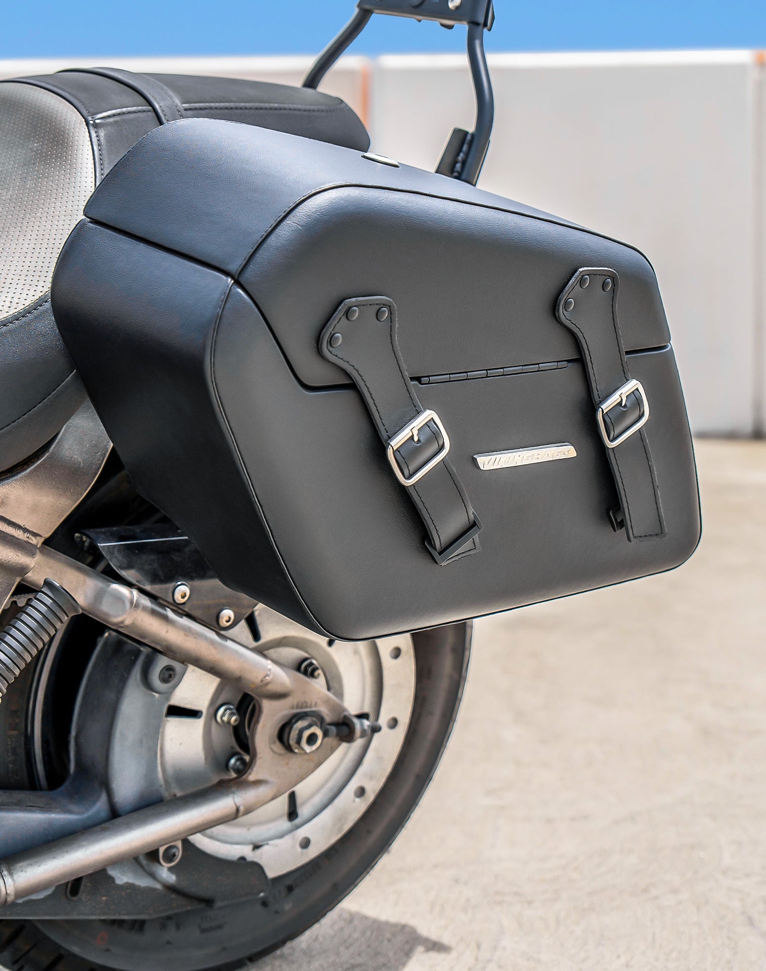 42L - Baldur Extra Large Kawasaki Vulcan 900 Custom VN900C Leather Wrapped Motorcycle Hard Saddlebags Lifestyle