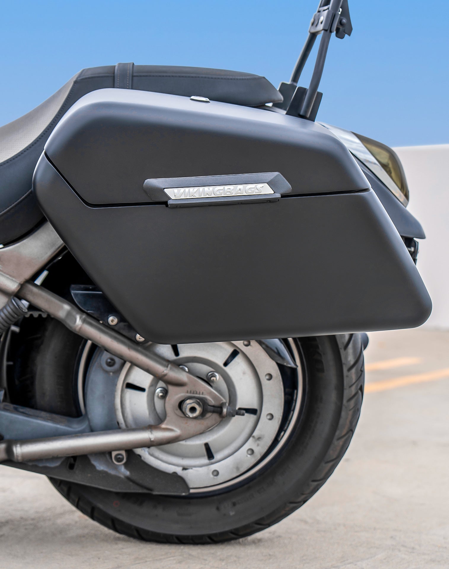 42L - Baldur Extra Large Kawasaki Vulcan 900 Custom VN900C Matte Motorcycle Hard Saddlebags Lifestyle