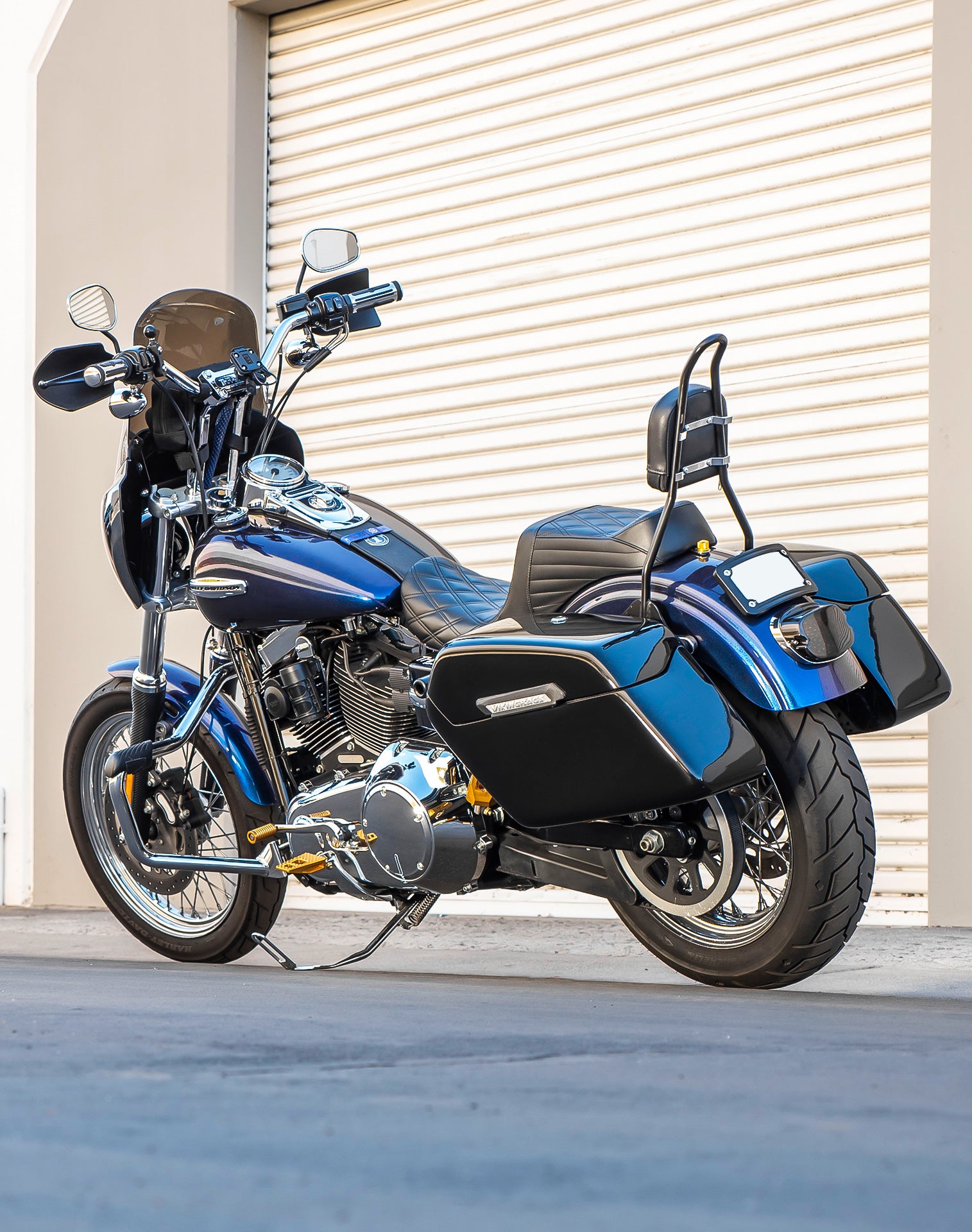 38L - Baldur Extra Large Shock Cut-Out Painted Motorcycle Hard Saddlebags for Harley Dyna Super Glide FXD/I v1