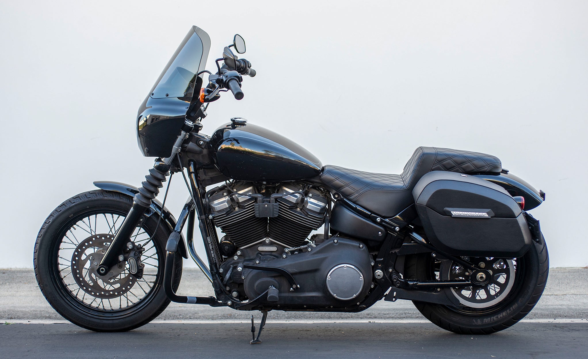 2018 fat bob swingarm bag - Main Image