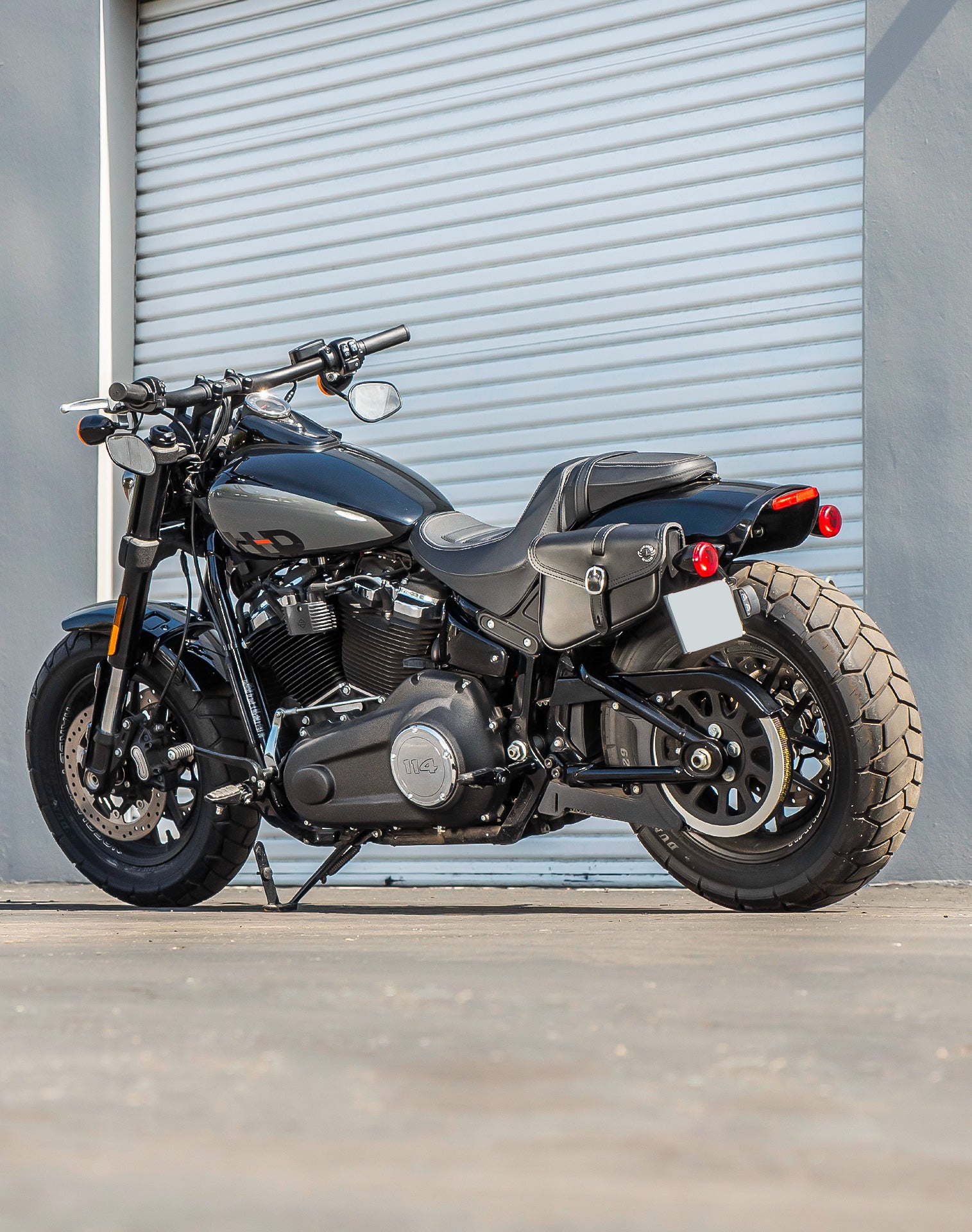 2L - Diablo Plain Leather Motorcycle Left Solo Bag For Harley Softail Fat Bob FXFB/S Life Style