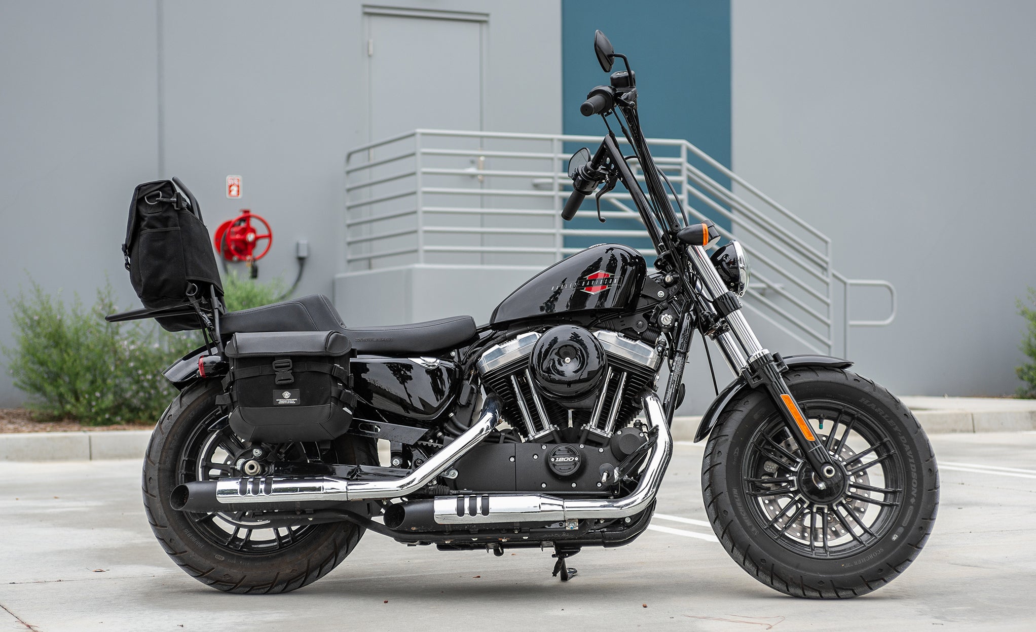 23L - Duo-tone Medium Motorcycle Messenger Bag for Harley Davidson Gray/Black @expand