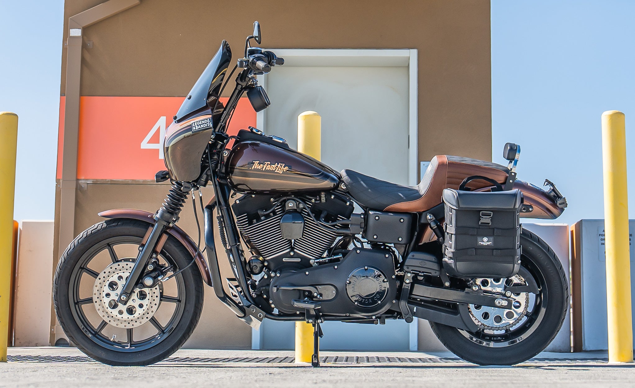 15L - Incognito Quick Mount Medium Solo Saddlebag (Left Only) for Harley Dyna Super Glide FXD/I Lifestyle @expand