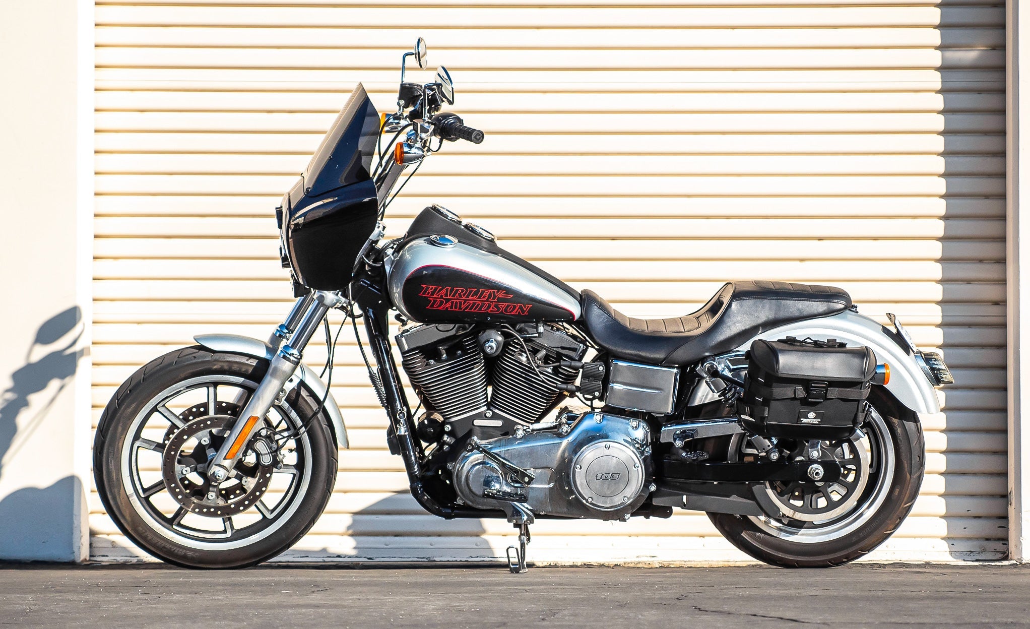 20L - Incognito Quick-Mount Small Saddlebags for Harley Davidson Dyna Low Rider FXDL/I Life Style Photo @expand
