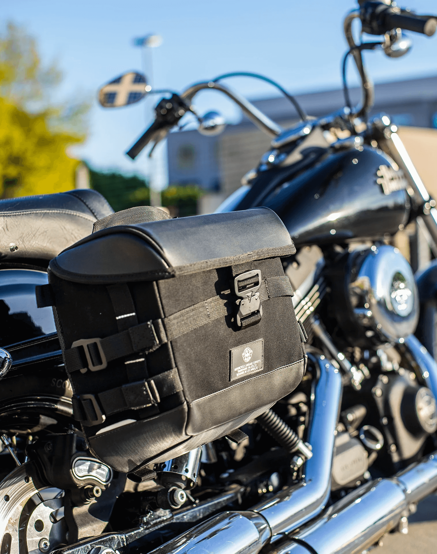 20L - Incognito Quick-Mount Small Saddlebags for Harley Davidson Dyna Low Rider S FXDLS Life style 3