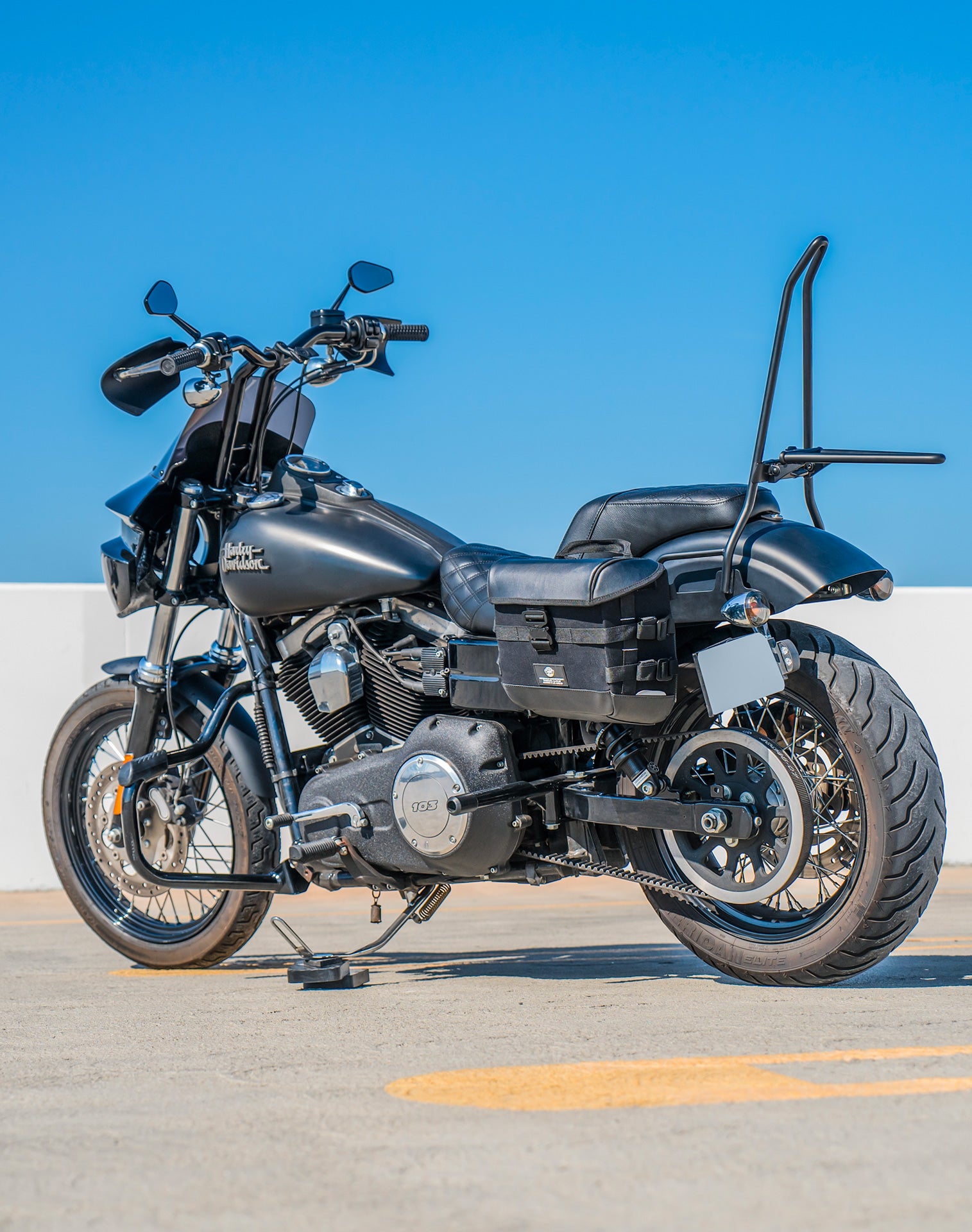 20L - Incognito Quick-Mount Small Saddlebags for Harley Davidson Dyna Street Bob FXDB/I Lifestyle