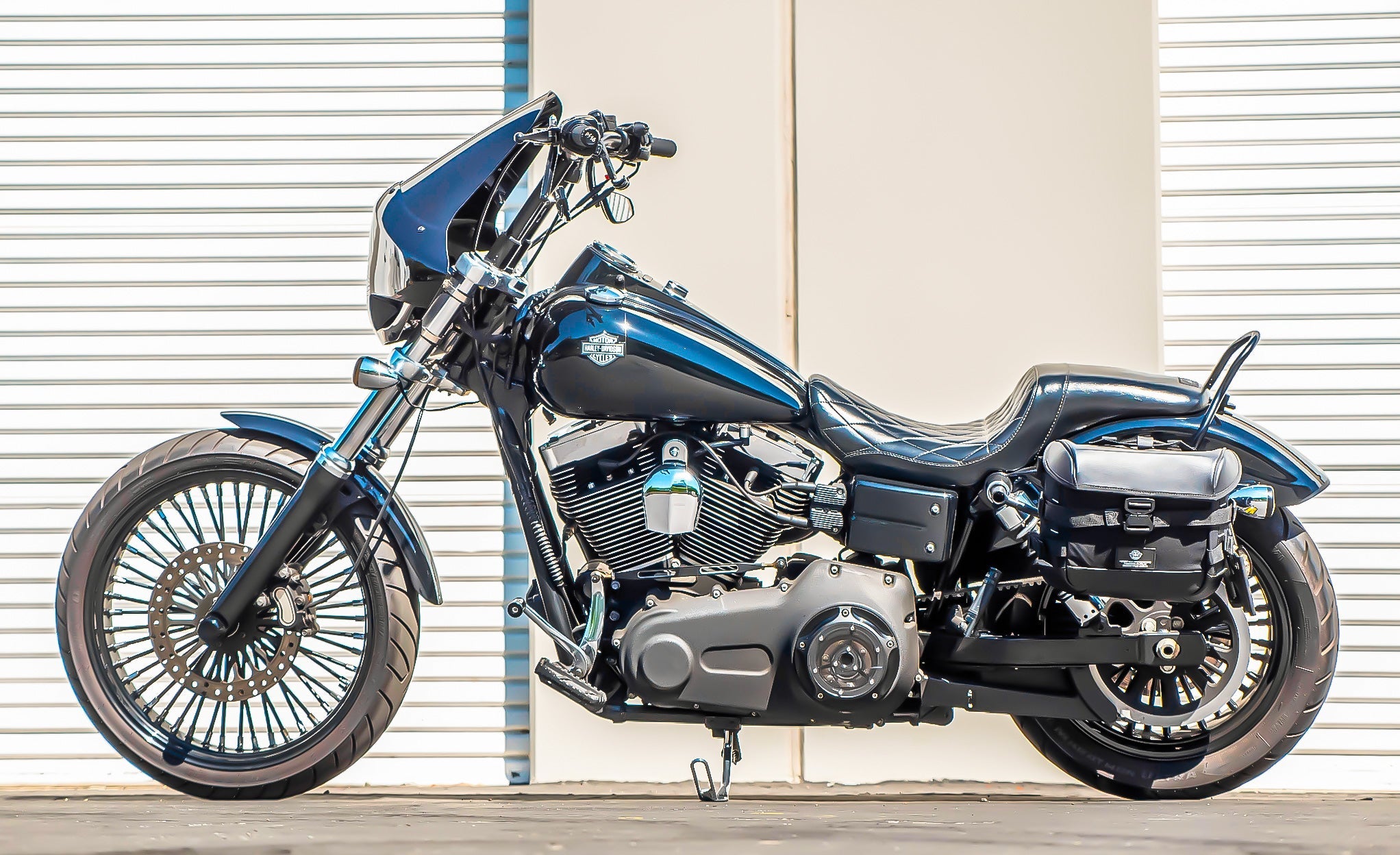 20L - Incognito Quick-Mount Small Saddlebags for Harley Davidson Dyna Wide Glide FXDWG/I Life Style Photo @expand