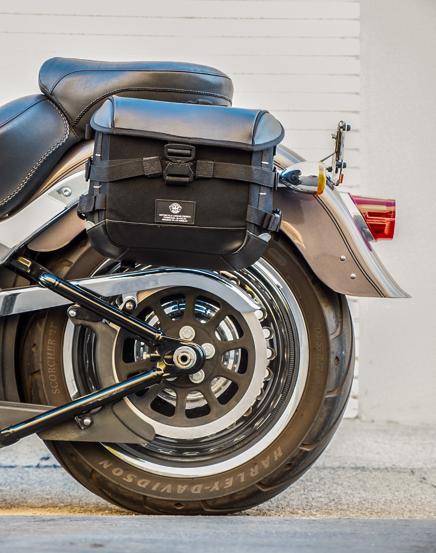 20L - Incognito Quick-Mount Small Saddlebags for Harley Softail Fat Boy Lo FLSTFB Life style 2