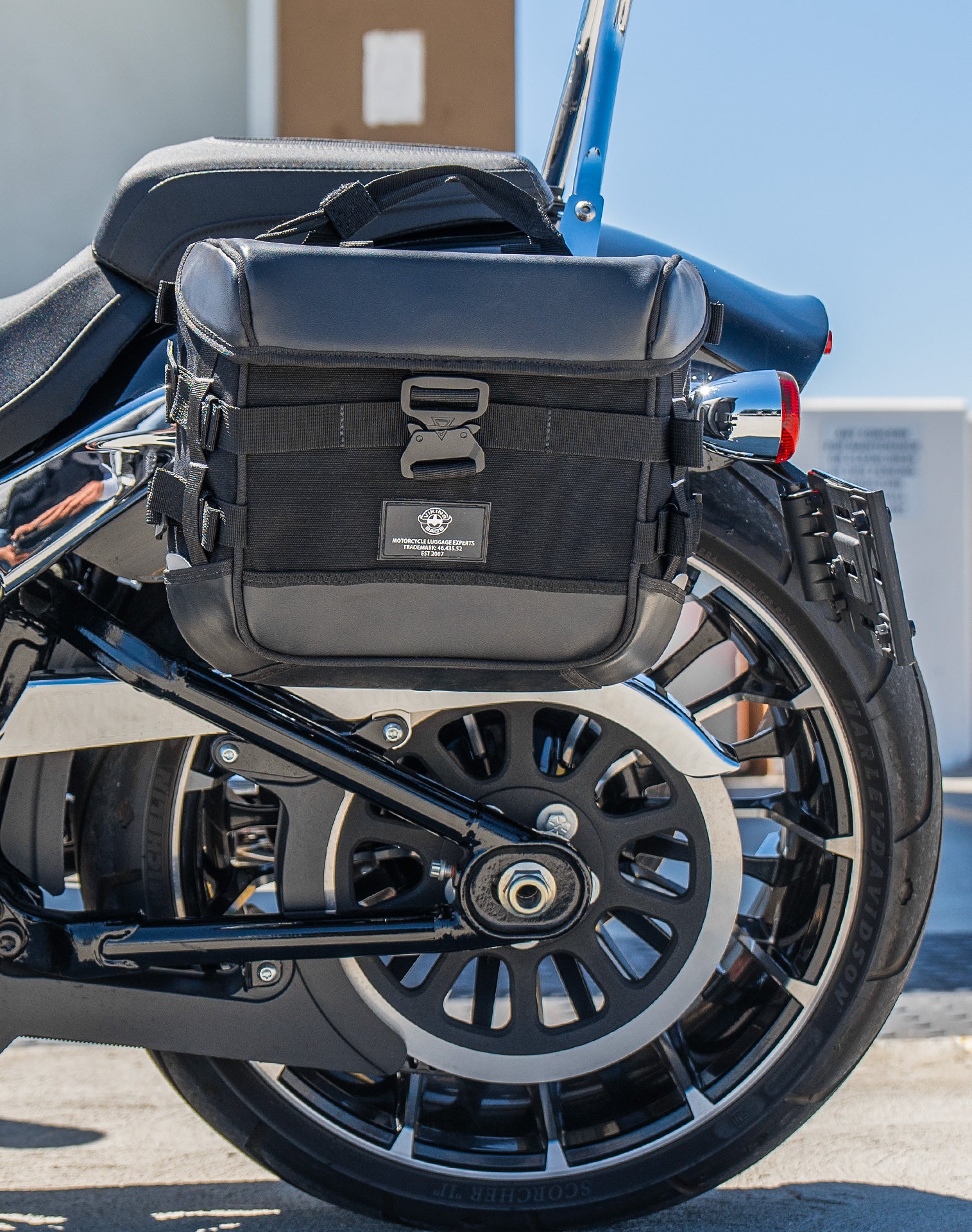 20L - Incognito Quick-Mount Small Harley Softail Breakout FXBR/S Saddlebags Life style 2