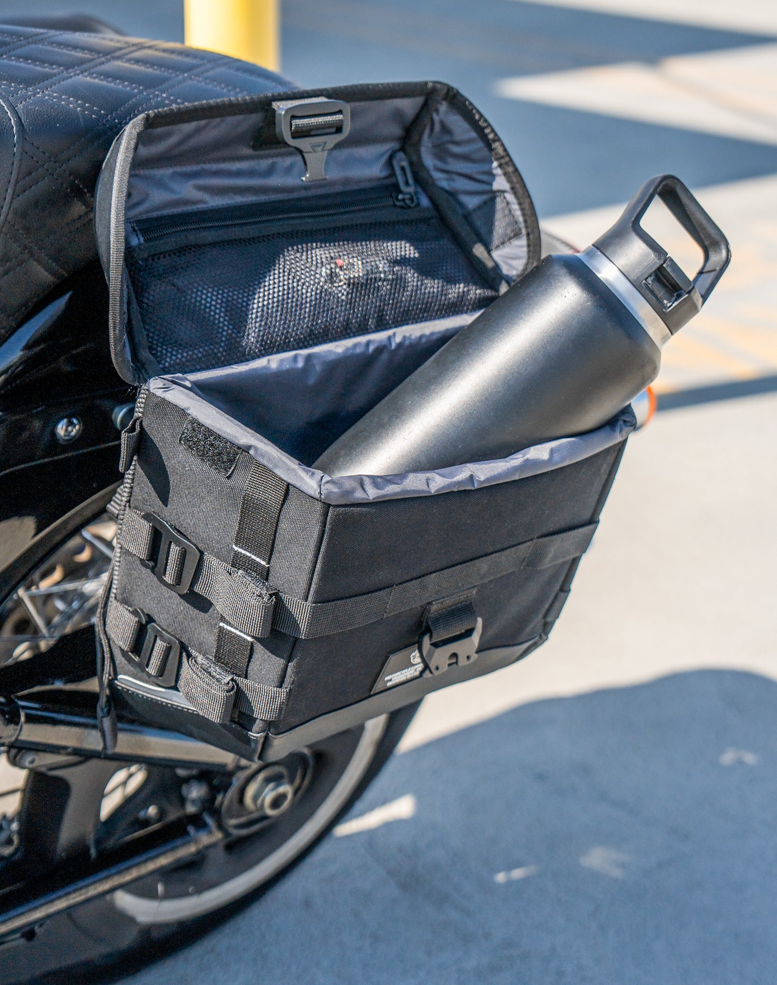 20L - Incognito Quick-Mount Small Saddlebags for Harley Softail Heritage FLHC/S Lifestyle