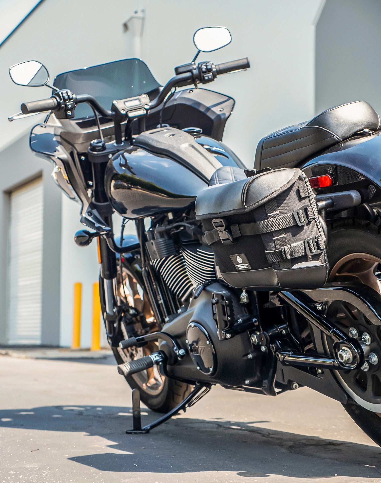 20L - Incognito Quick-Mount Small Saddlebags for Harley Softail Low Rider ST FXLRST Life style 2