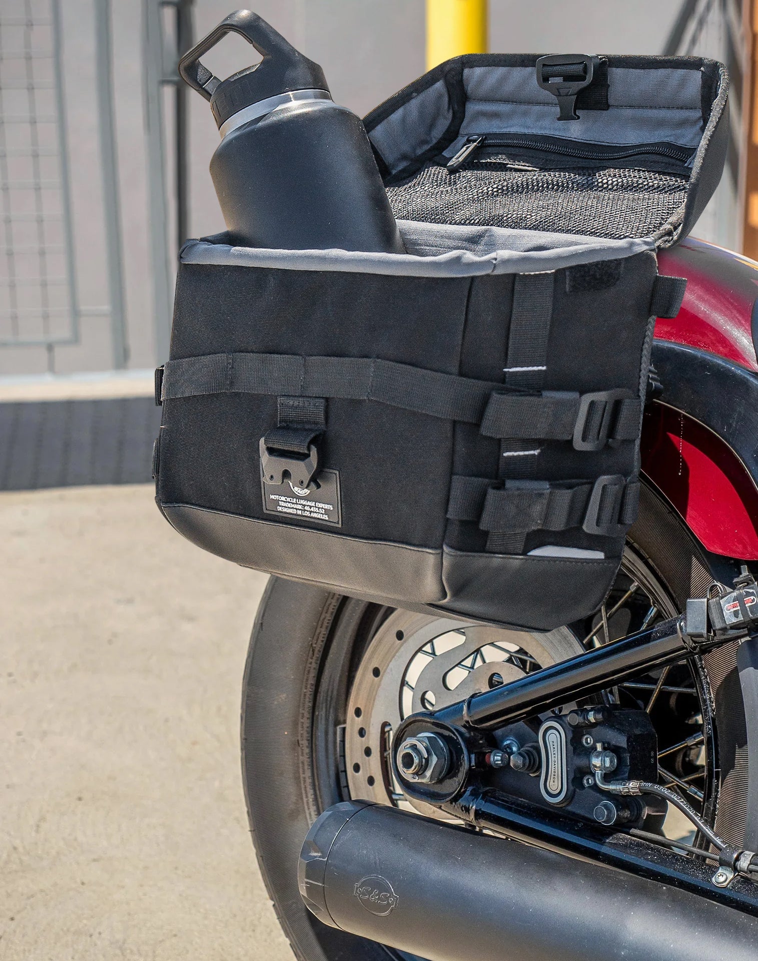 20L - Incognito Quick-Mount Small Saddlebags for Harley Softail Slim FLSL Life style 3