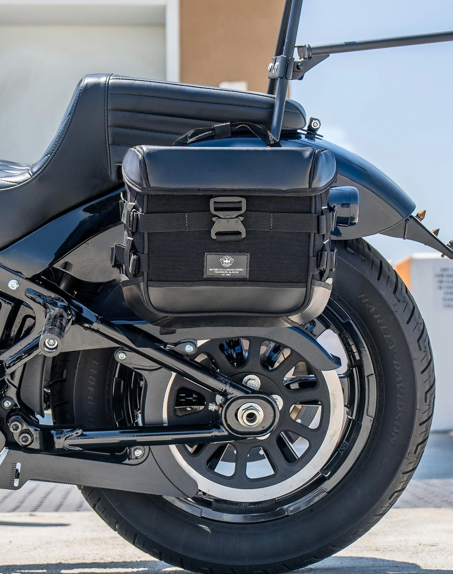20L - Incognito Quick-Mount Small Saddlebags for Harley Softail Street Bob FXBB Life style 4