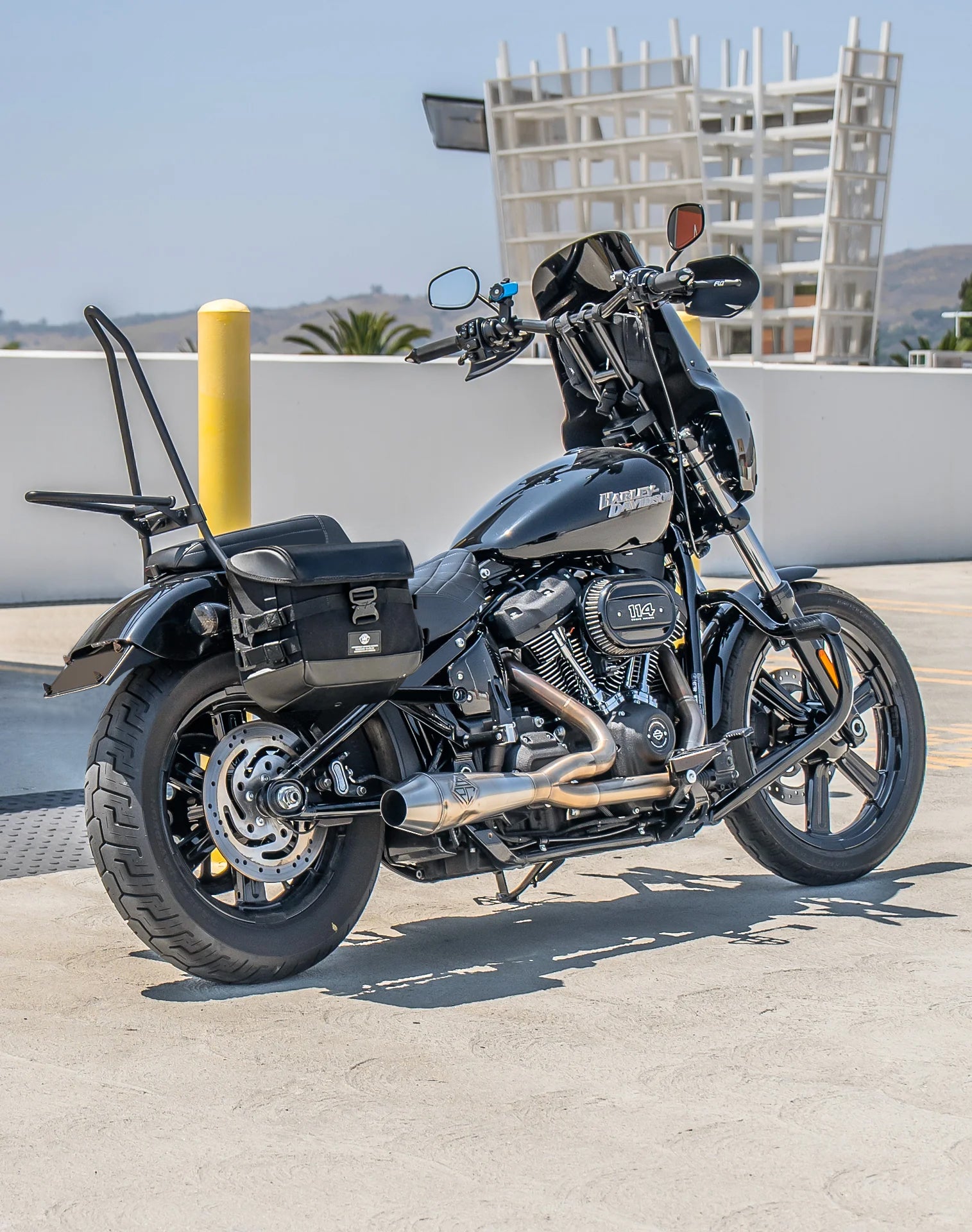 20L - Incognito Quick-Mount Small Saddlebags for Harley Softail Street Bob FXBB Life style 1
