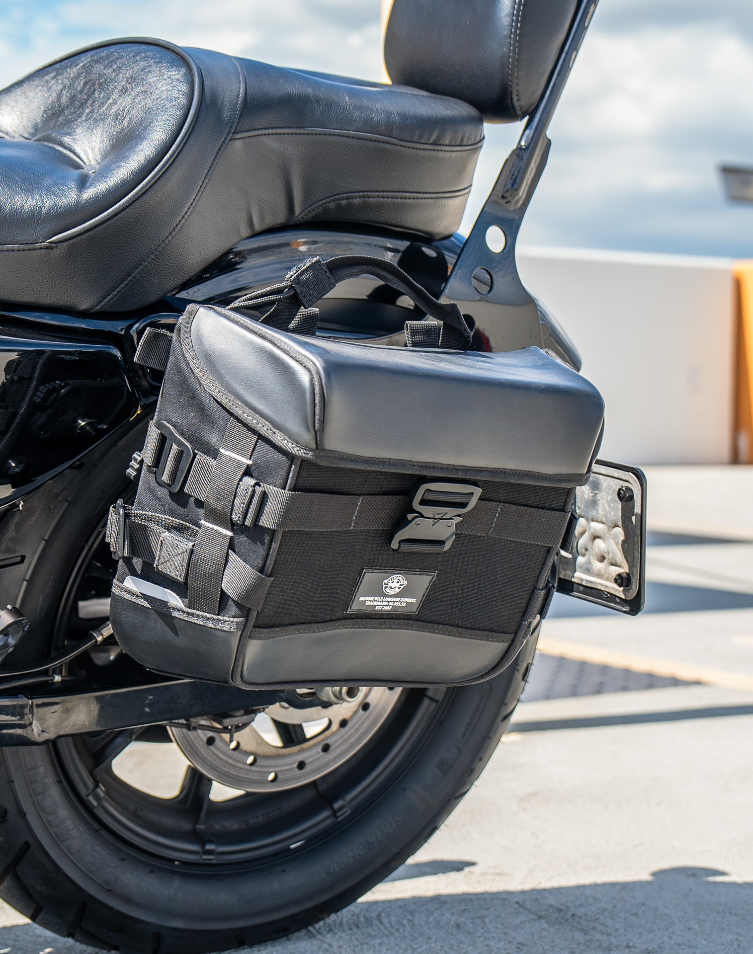 20L - Incognito Quick-Mount Small Saddlebags for Harley Sportster 1200 Iron XL1200NS Lifestyle