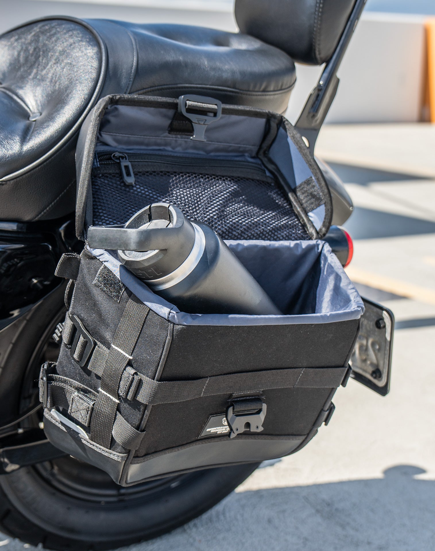 20L - Incognito Quick-Mount Small Saddlebags for Harley Sportster 1200 Iron XL1200NS Lifestyle