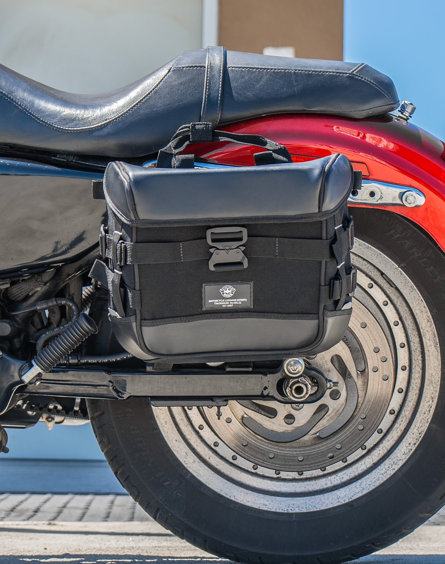 20L - Incognito Quick-Mount Small Saddlebags for Harley Sportster 883 Custom XL883C/XLH883C Lifestyle 2