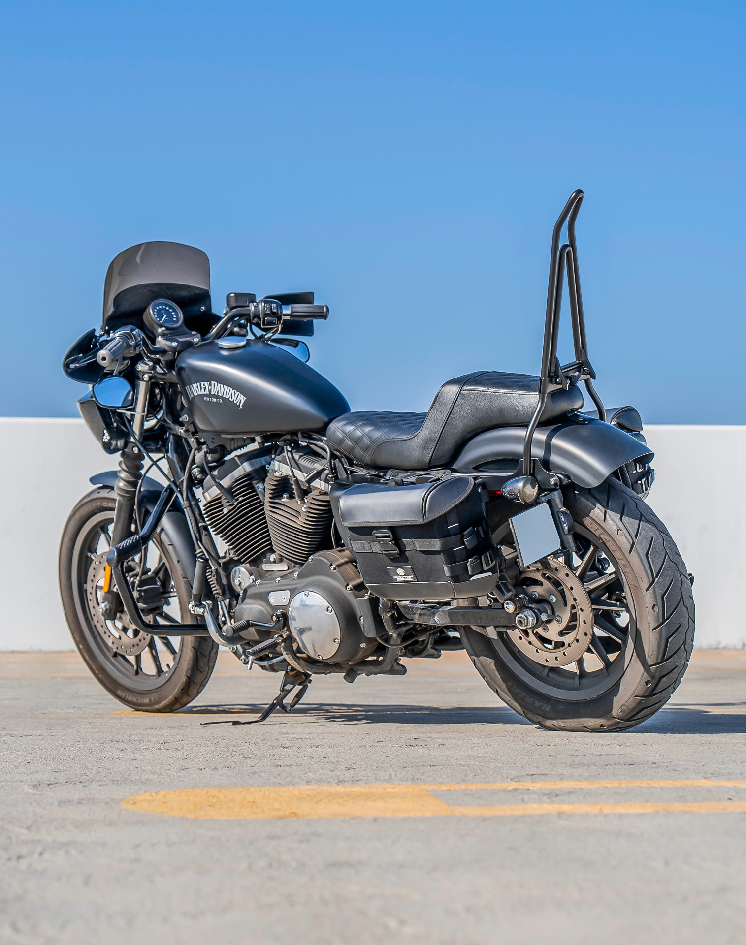 20L - Incognito Quick-Mount Small Saddlebags for Harley Sportster 883 Iron XL883N Lifestyle
