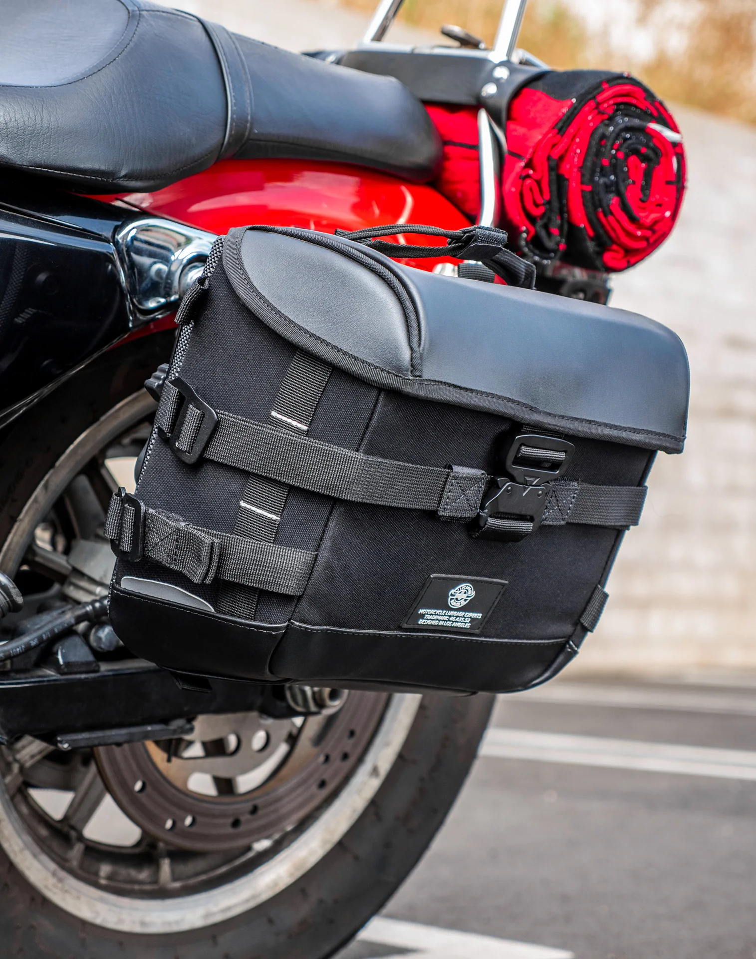 20L - Incognito Quick-Mount Small Saddlebags for Harley Sportster 883 Low XL883L Life style 2