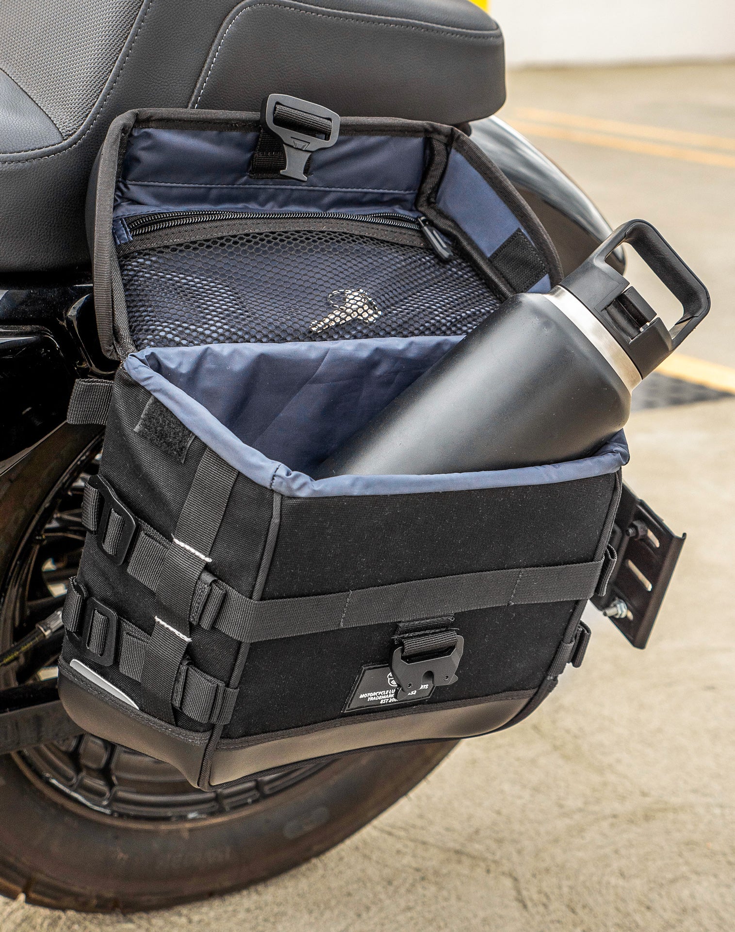 20L - Incognito Quick-Mount Small Saddlebags for Harley Sportster Forty Eight XL1200X/XL1200XS Life style 4