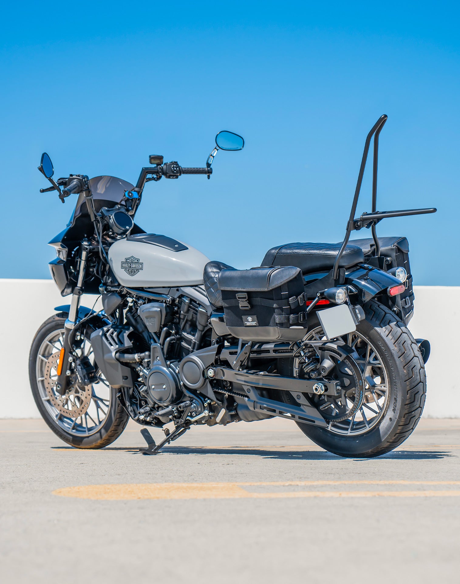 20L - Incognito Quick-Mount Small Harley Nightster RH975/S Saddlebags Lifestyle