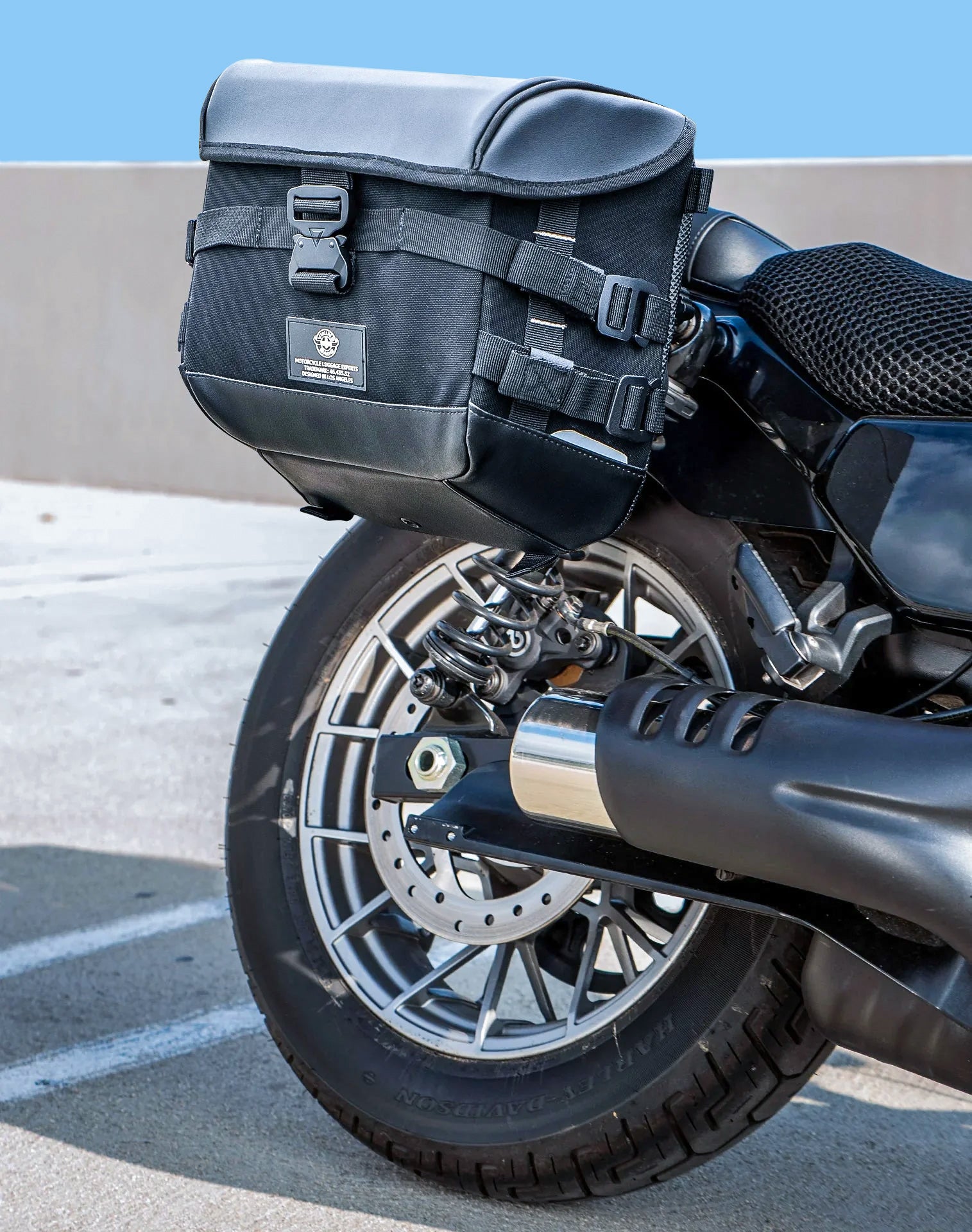 20L - Incognito Quick-Mount Small Harley Nightster RH975/S Saddlebags Lifestyle