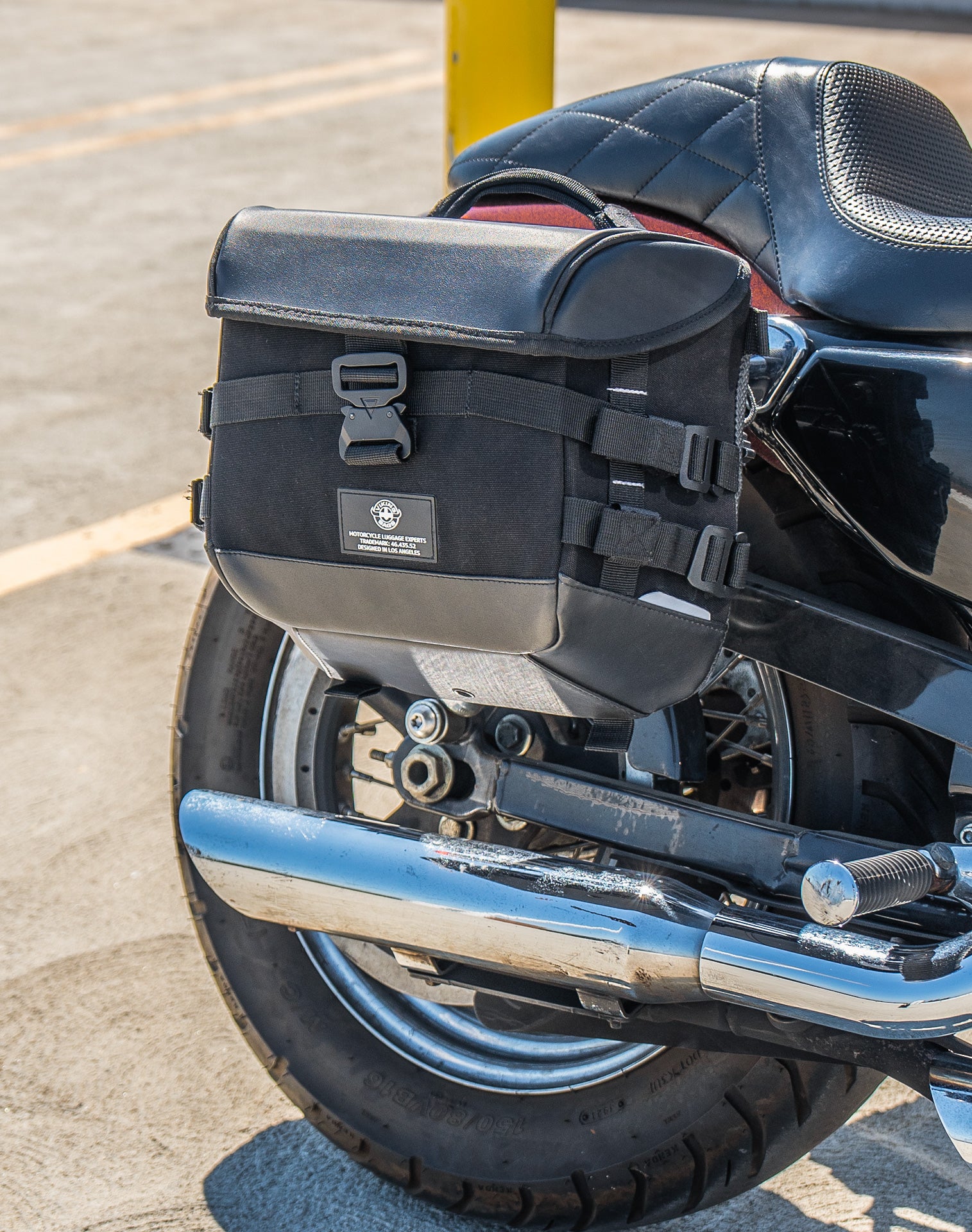 20L - Incognito Quick-Mount Small Saddlebags for Harley Sportster Seventy Two XL1200V Life style 2