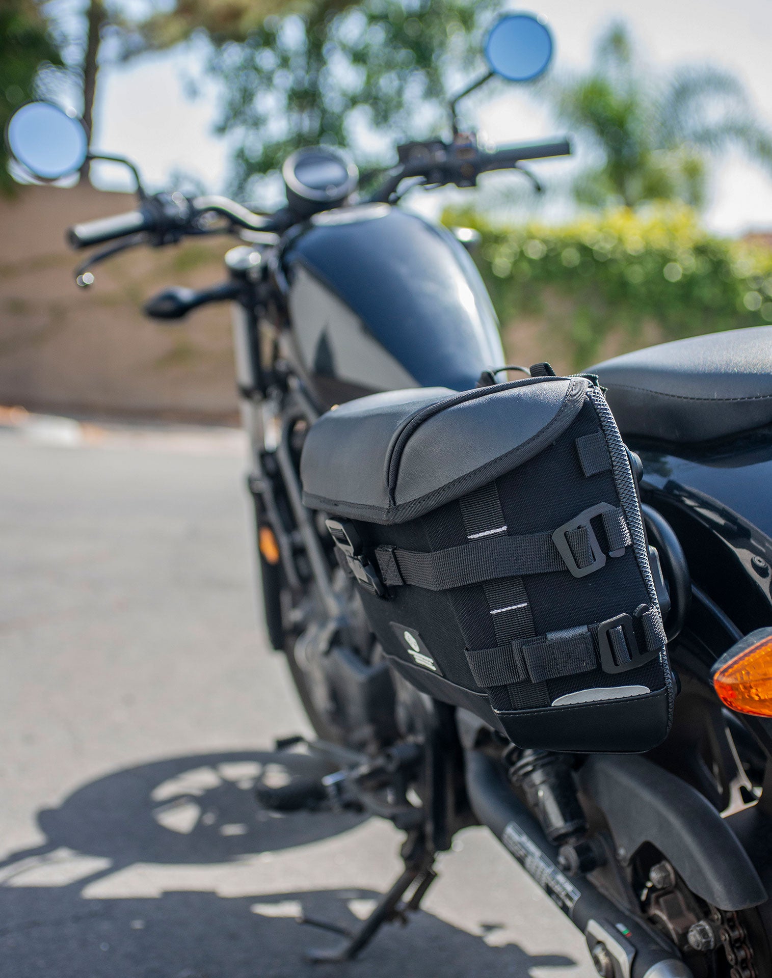 20L - Incognito Quick-Mount Small Honda Rebel 300 Saddlebags Life style 2