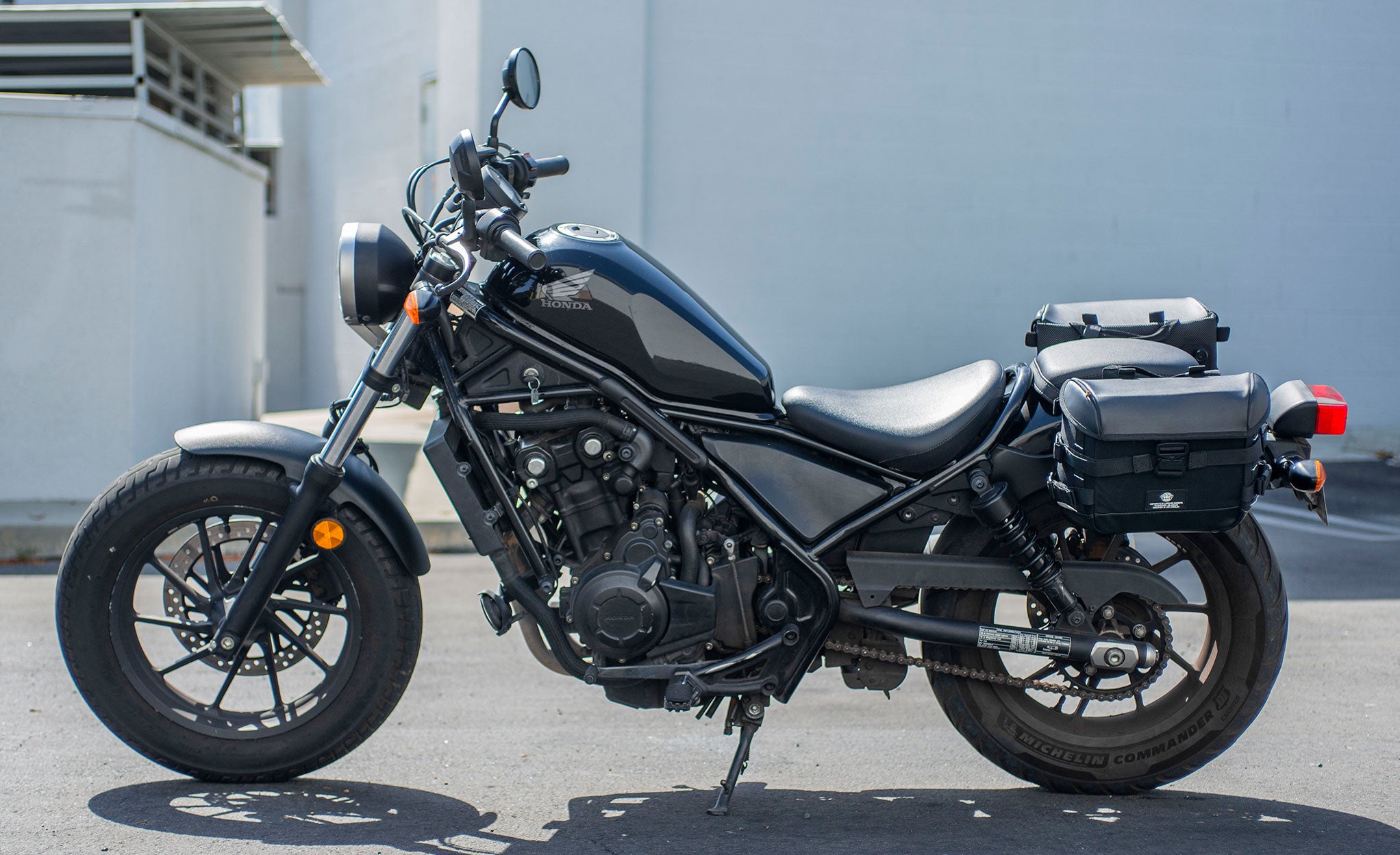 20L - Incognito Quick-Mount Small Honda Rebel 500 Saddlebags Life Style Photo @expand