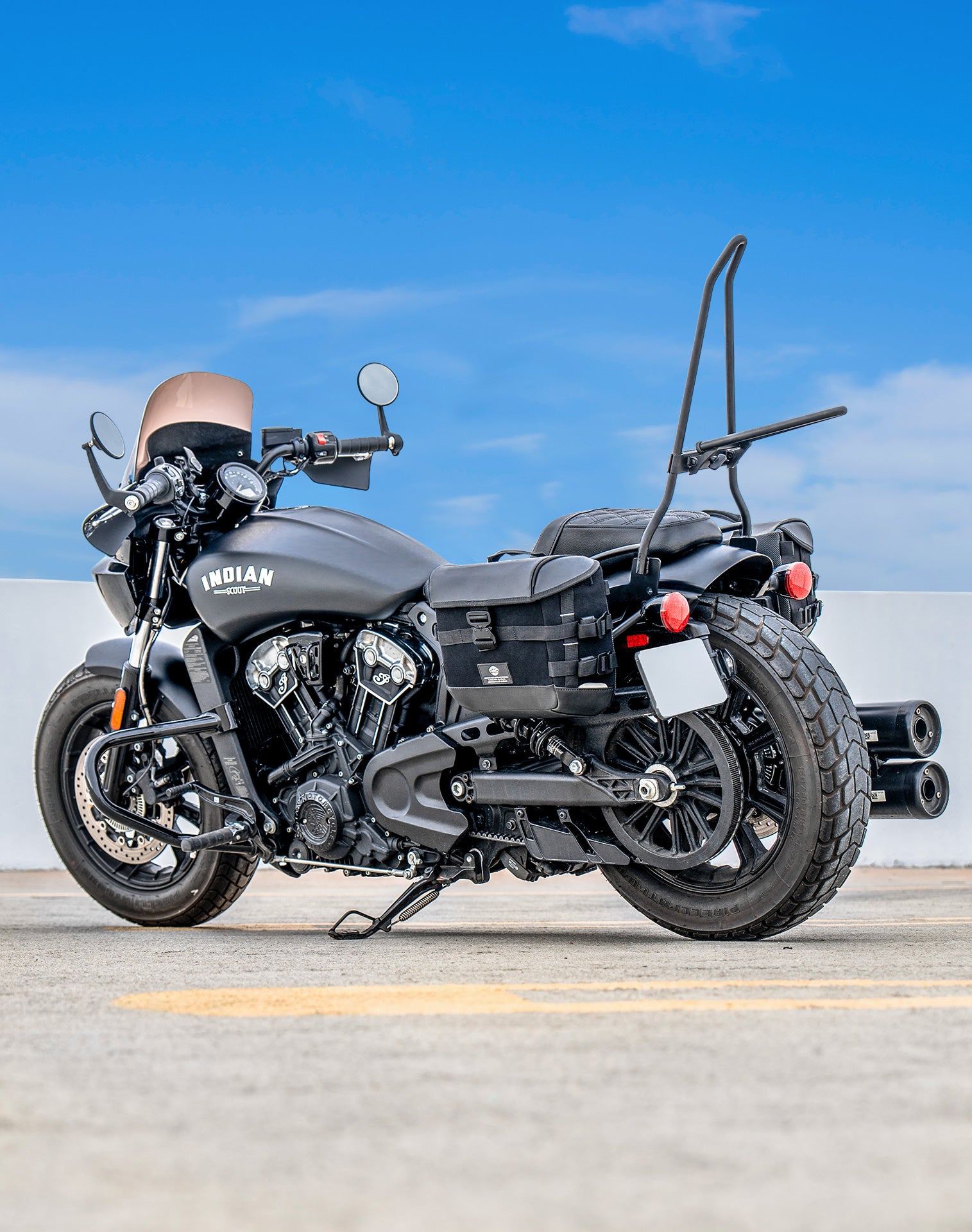 20L - Incognito Quick-Mount Small Indian Scout Bobber Twenty Saddlebags Lifestyle