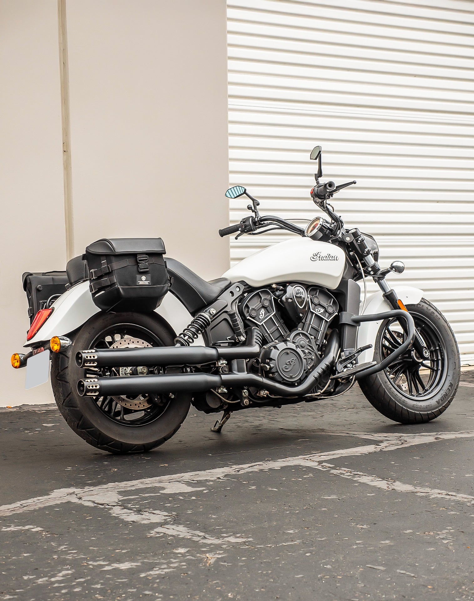 20L - Incognito Quick-Mount Small Indian Scout Saddlebags Life style 1