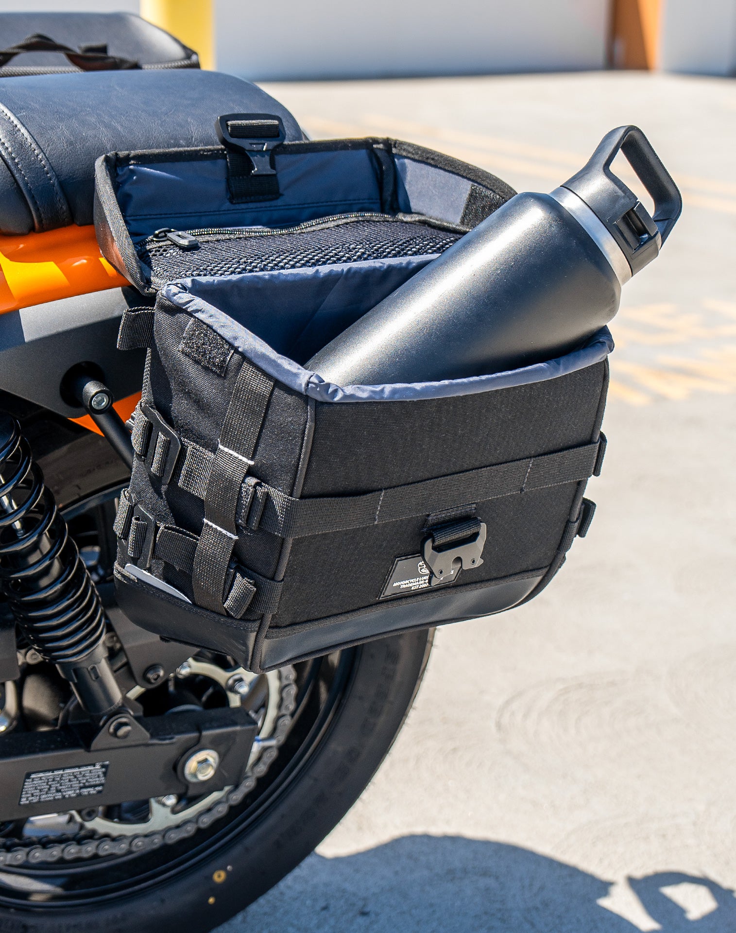 20L - Incognito Quick-Mount Small Kawasaki Eliminator 450 Saddlebags Life style 4
