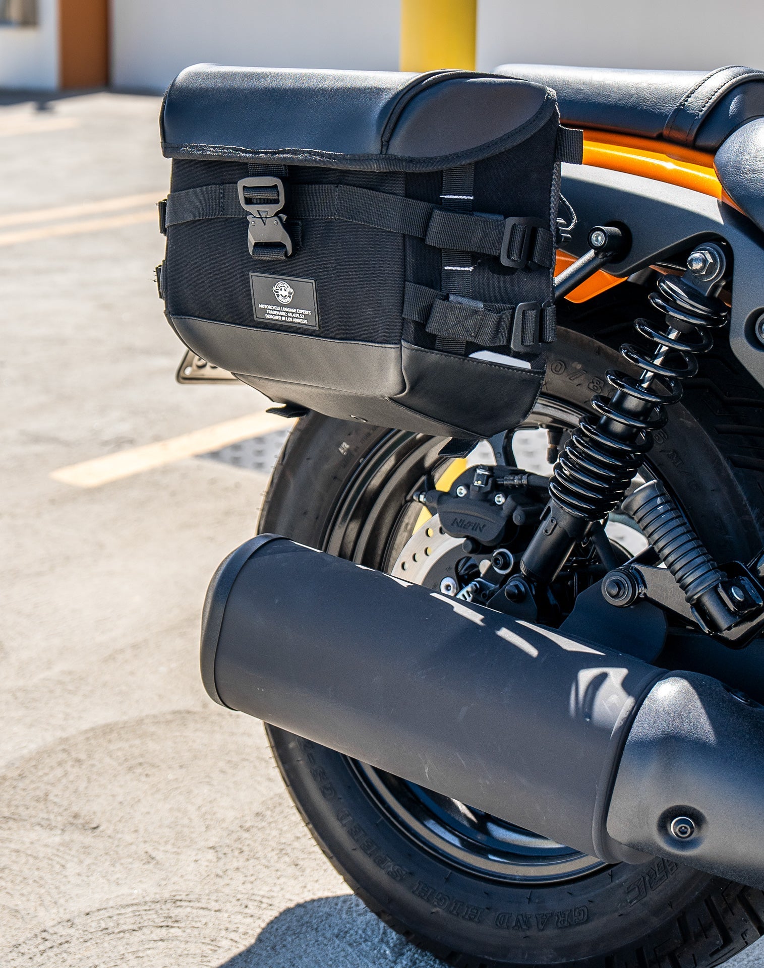20L - Incognito Quick-Mount Small Kawasaki Eliminator 450 Saddlebags Life style 3