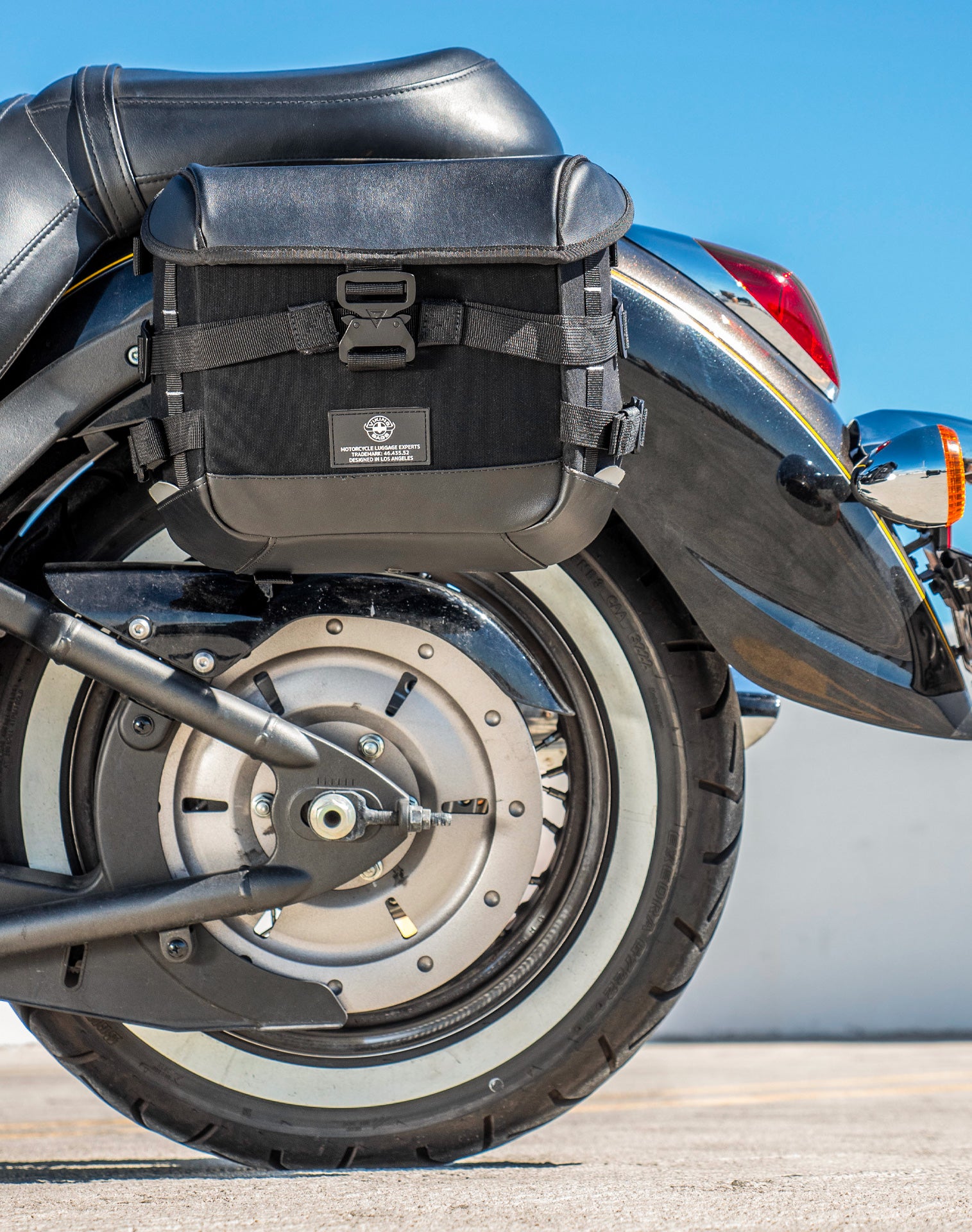 20L - Incognito Quick-Mount Small Kawasaki Vulcan 900 Classic VN900 Saddlebags Life style 2