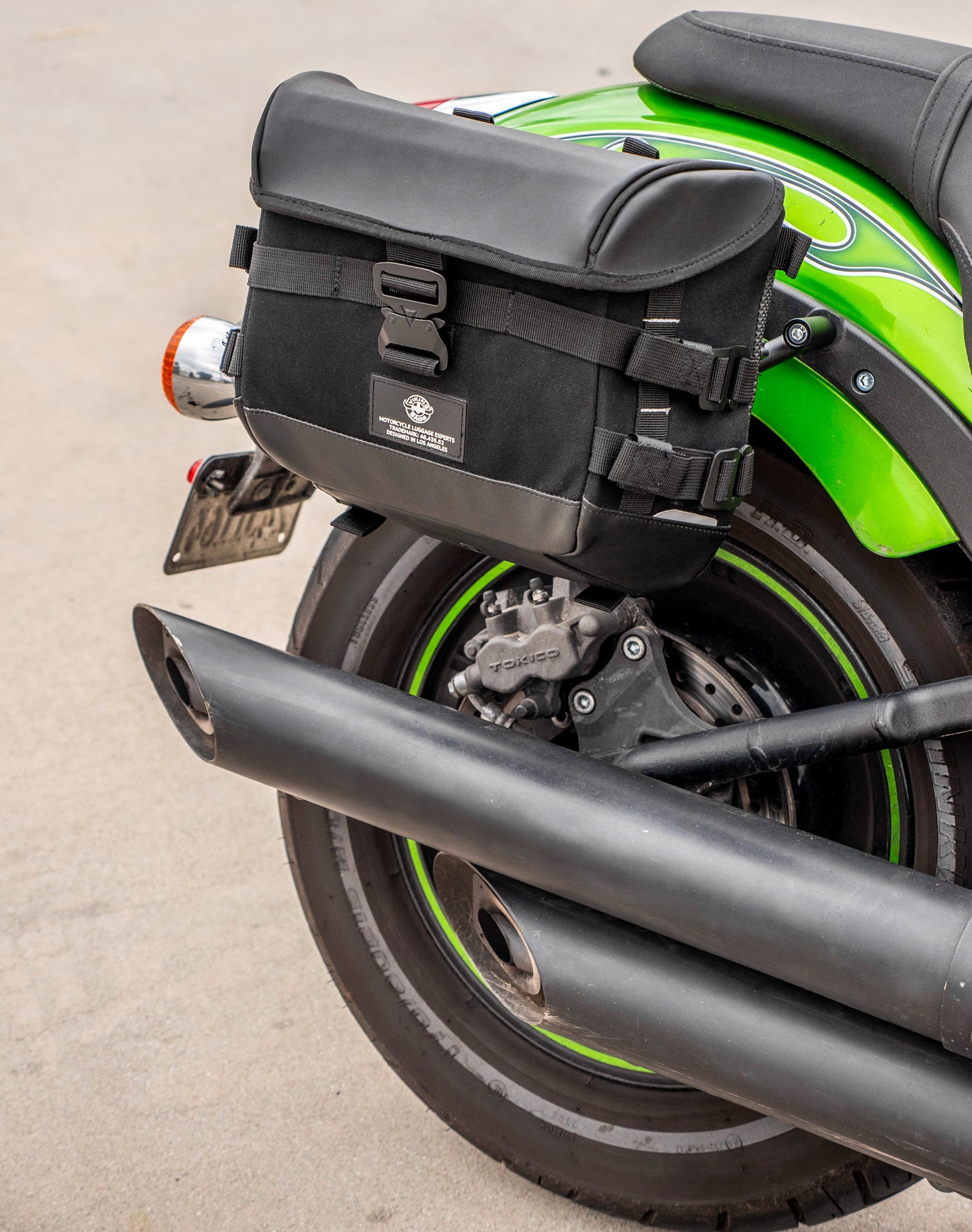 20L - Incognito Quick-Mount Small Kawasaki Vulcan 900 Custom VN900C Saddlebags Life style 3