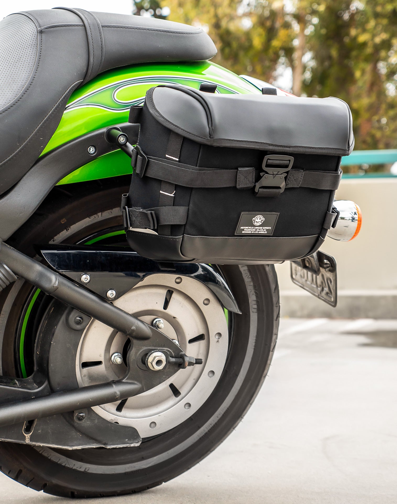 20L - Incognito Quick-Mount Small Kawasaki Vulcan 900 Custom VN900C Saddlebags Life style 2