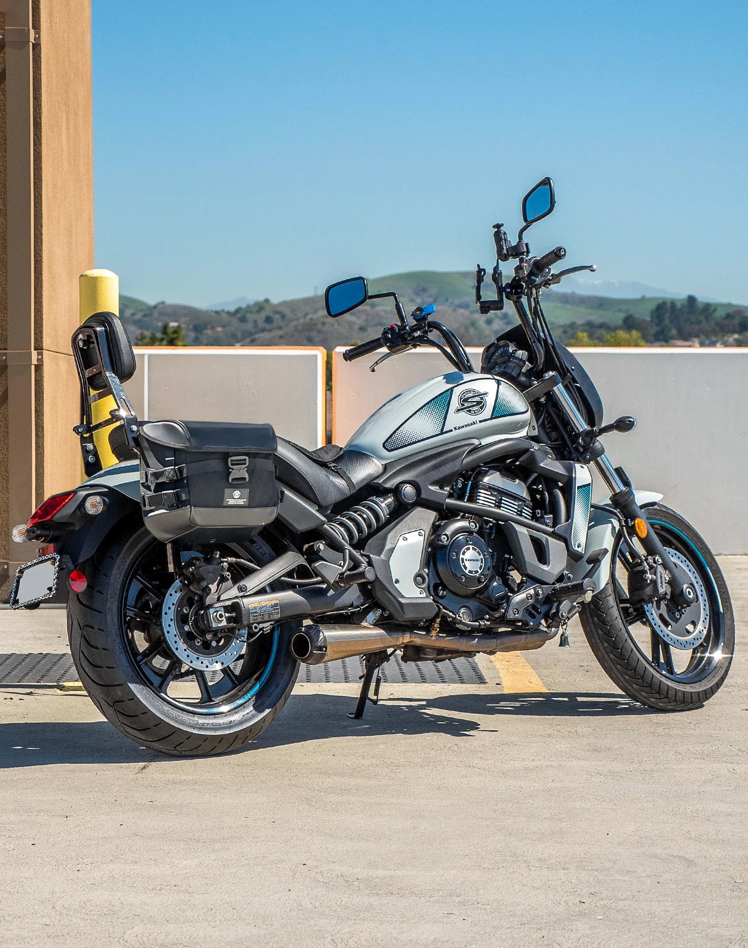 20L - Incognito Quick-Mount Small Kawasaki Vulcan S VN650 Saddlebags Life style 1