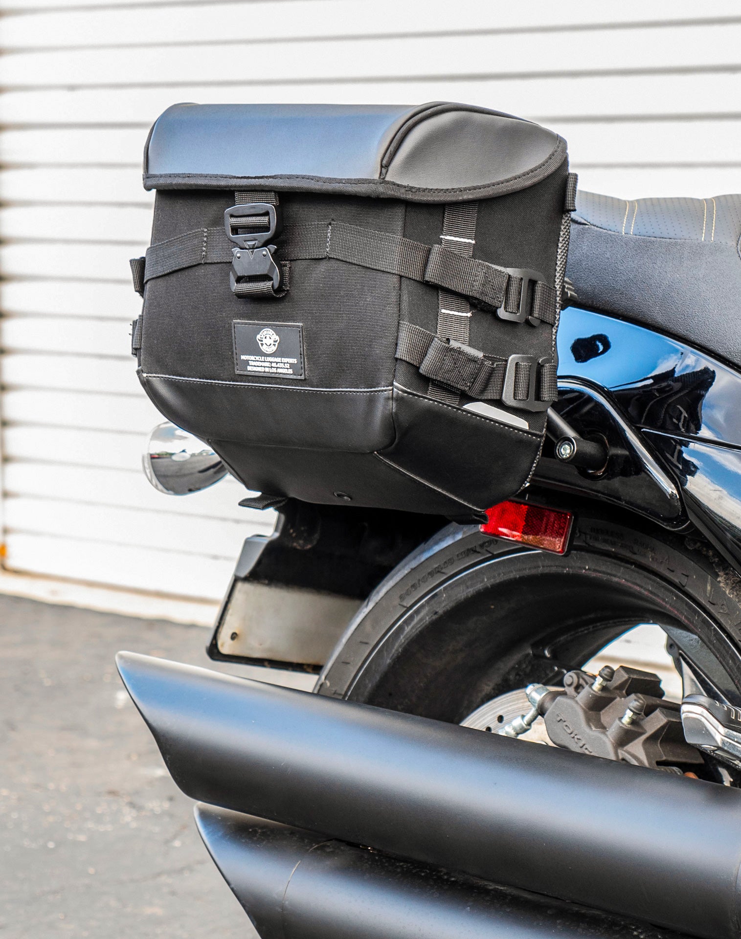 20L - Incognito Quick-Mount Small Suzuki Boulevard M109 VZR1800 Saddlebags Life style 3